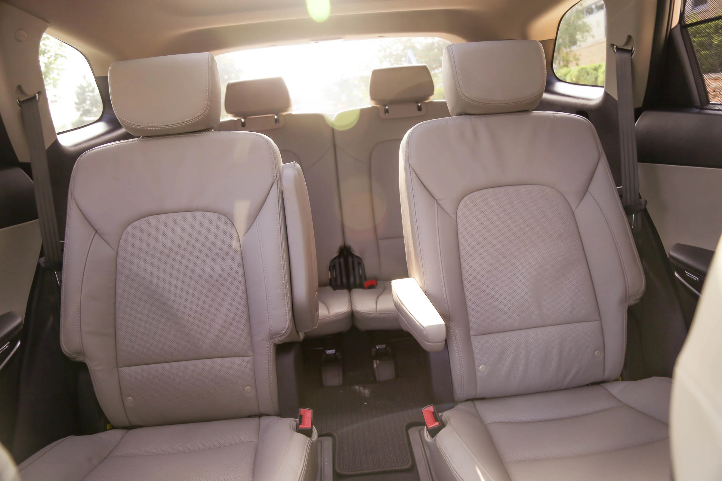 Santa Fe V6 with Captains chair and 3rd row seating