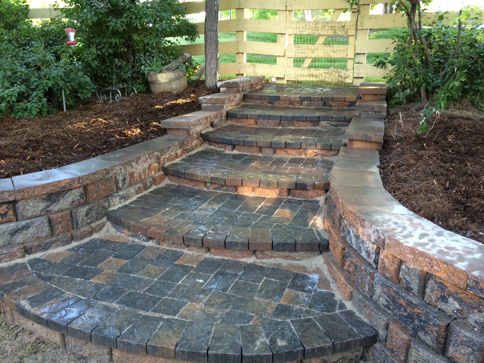 Retaining wall with paver walkway