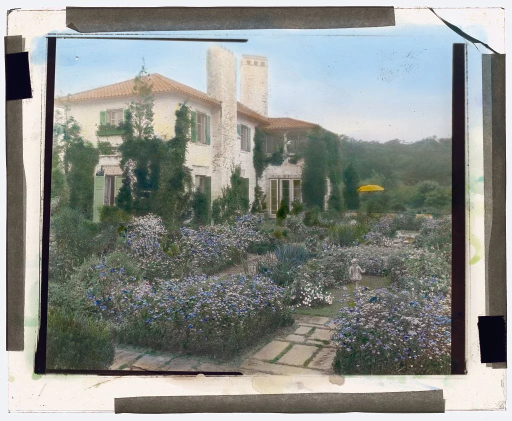 Photograph by Frances Benjamin Johnston of "Barberrys," Nelson Doubleday house, Mill Neck, New York. Garden gate. 1921. Library of Congress. ppmsca 16901 http://hdl.loc.gov/loc.pnp/ppmsca.16901