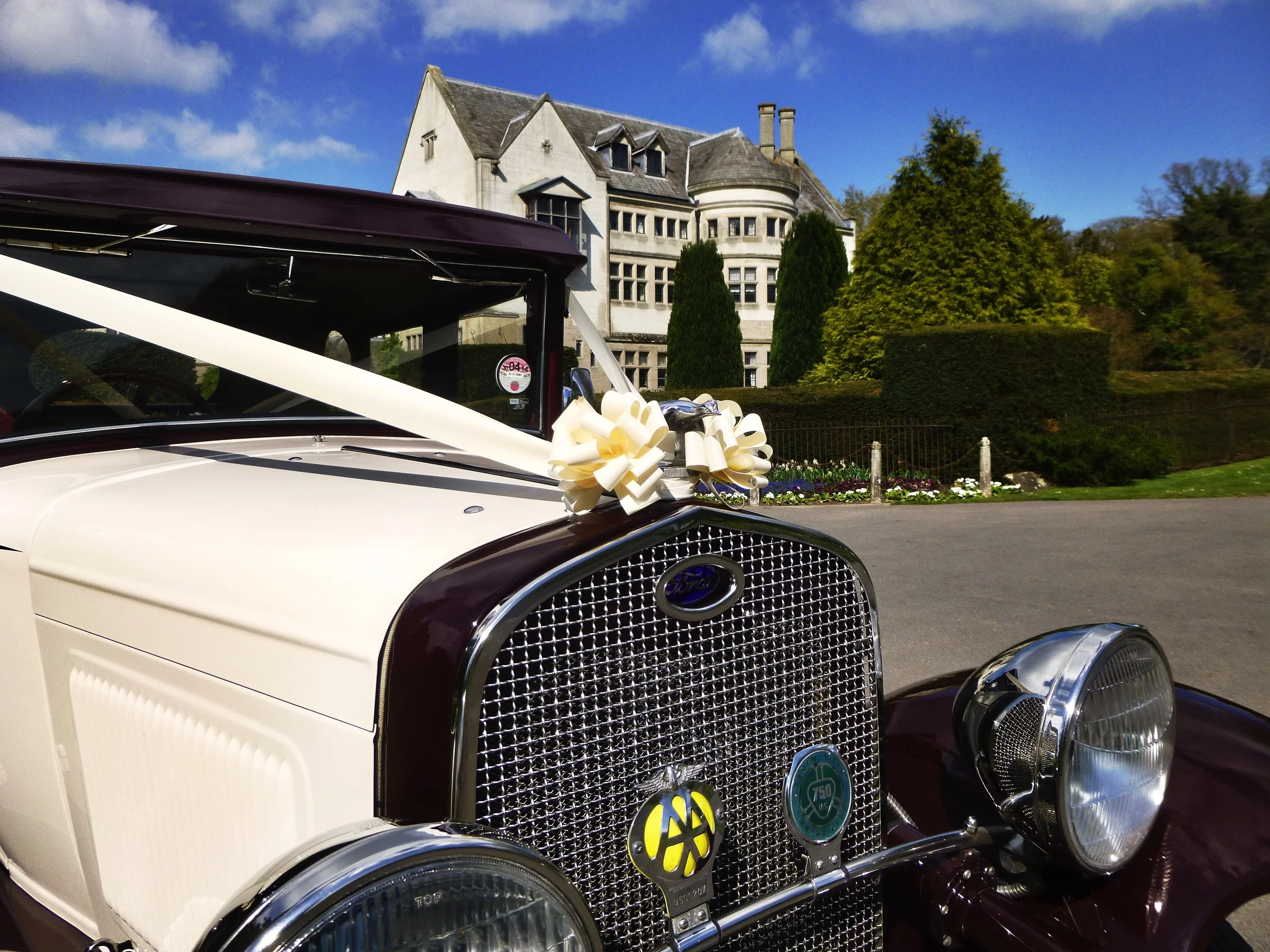 The Badsworth Landaulette patiently waiting to transport Bride & Groom back to Leicester.