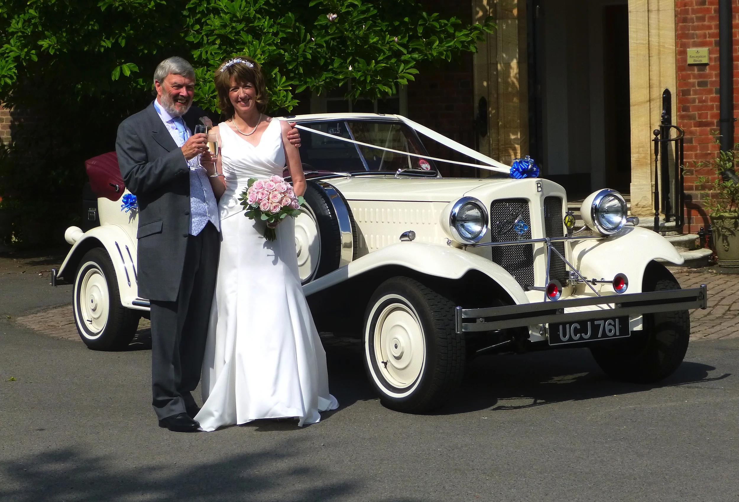 Catthorpe Manor is proving to be a very popular venue both for Civil Ceremonies and receptions. Jacqueline and David used the facility of the Badsworth and Beauford for the journey from Groby, Leicestershire. We were delighted that Bride etc arrived exactly on time, despite the distance involved. The newly married couple enjoyed a lovely slow drive along the nearby lanes following the ceremony.