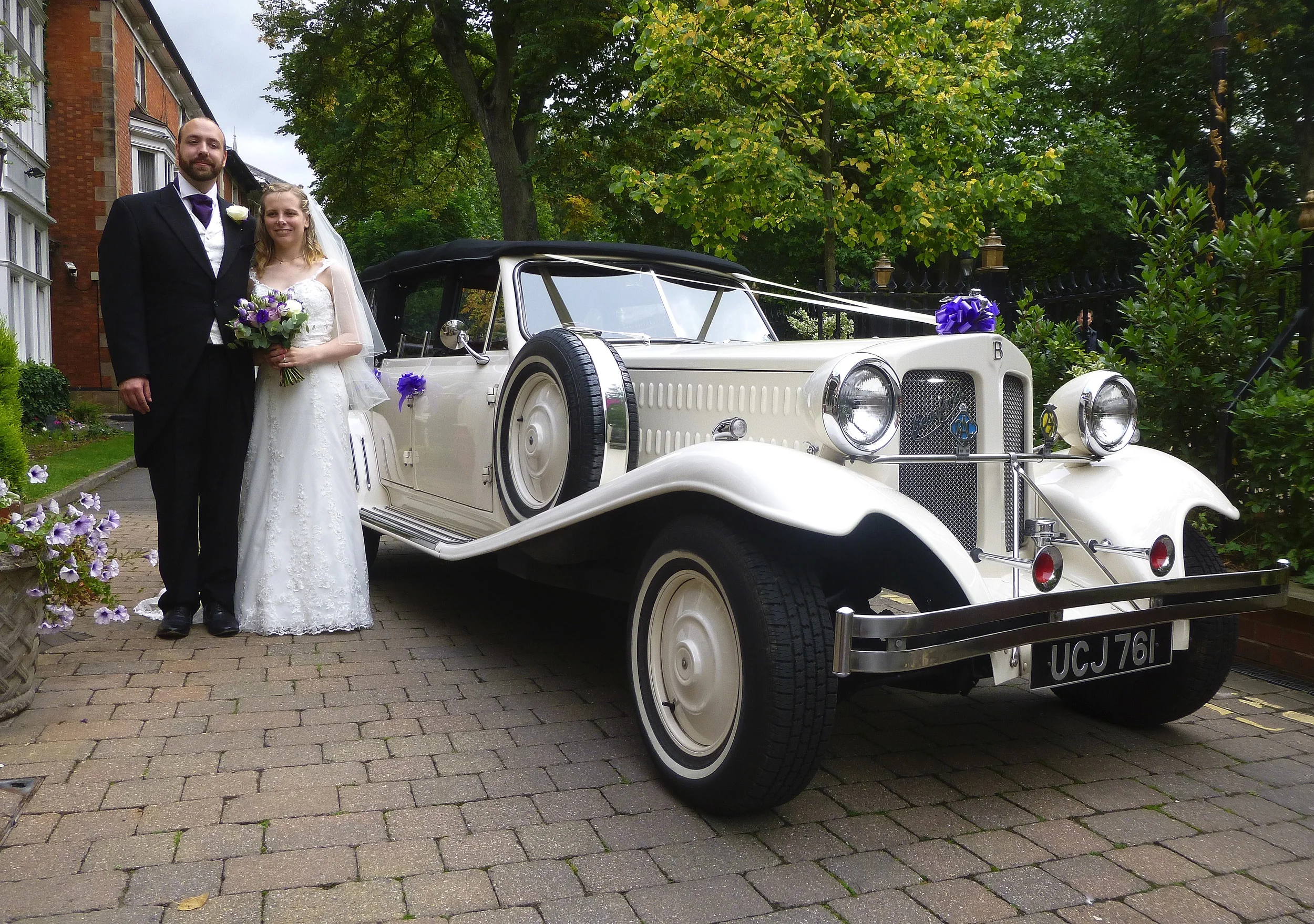 Suzie and Oliver in a tranquil setting next to the New Walk at the Belmont Hotel, Leicester. "Cadburys" purple is a popular choice of ribbon colour and gives a "sparkle" to the Beauford. 