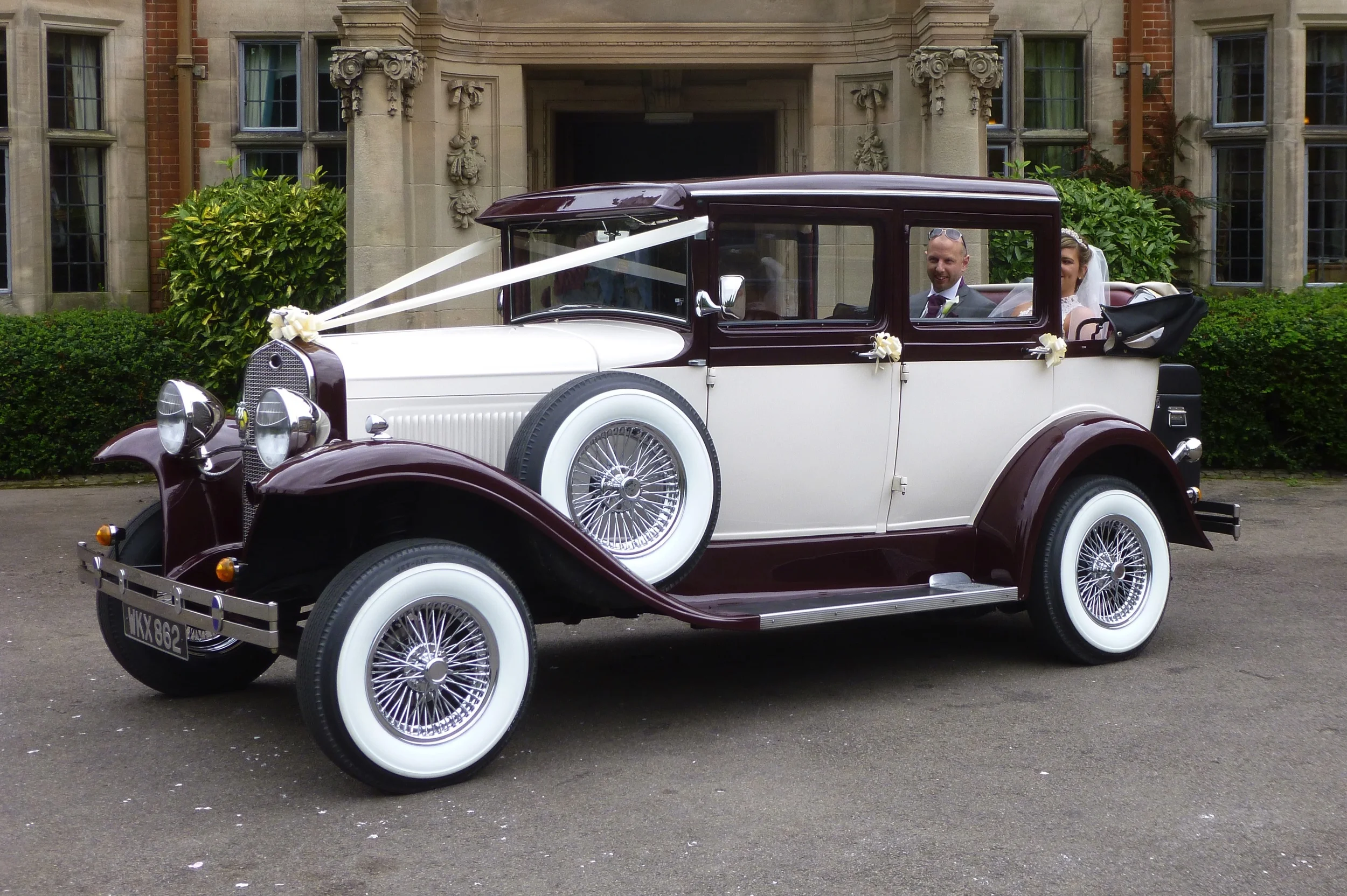 Tara and Andrew arrive at Dunchurch Park Hotel following a relaxing open top drive in the newly shod Badsworth!