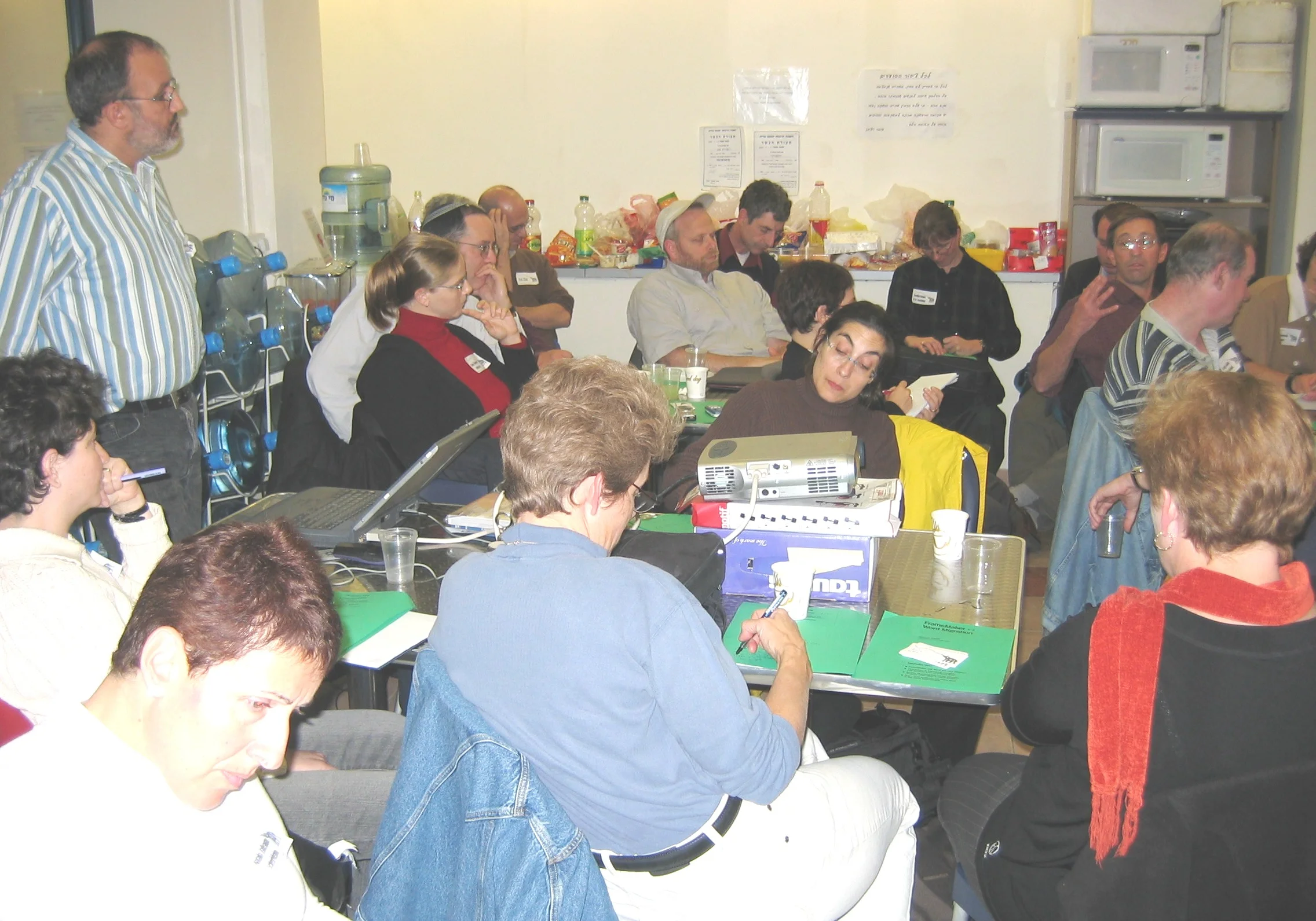 ShlomoPeretsPresenting2.JPG