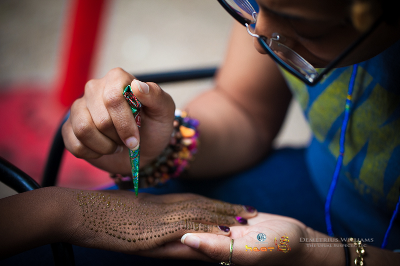 Chiiirp applying henna art