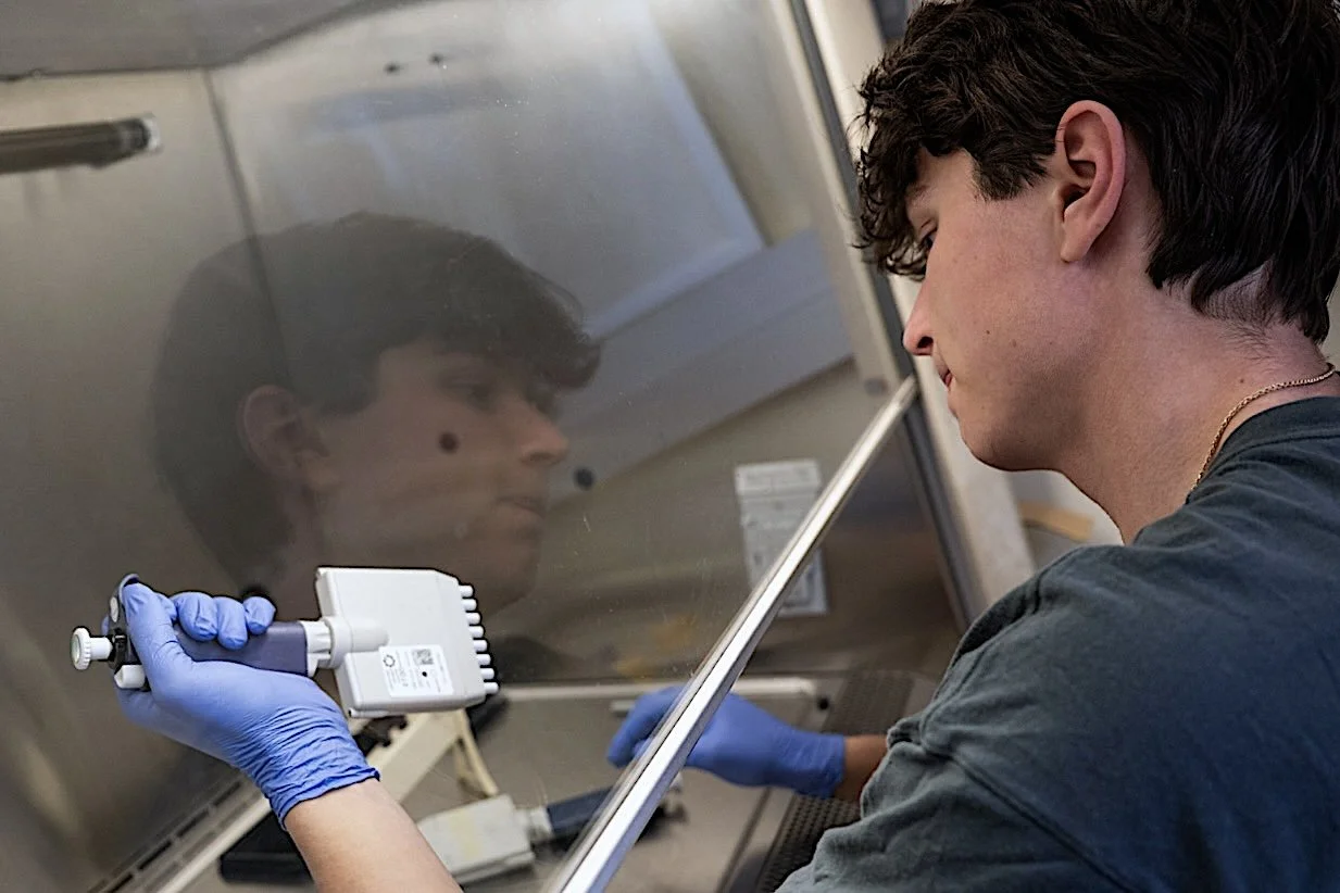 Student in lab - 3.jpg