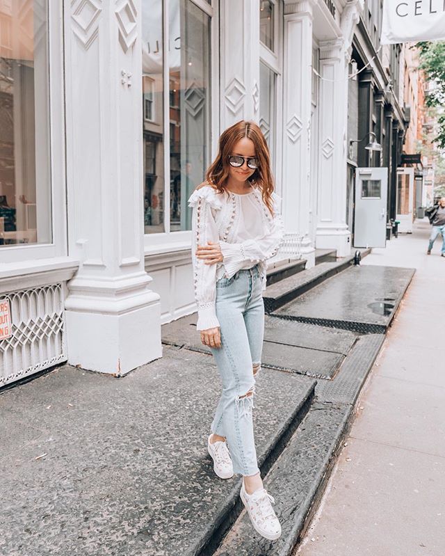 Happy Friday💕 Don't let this summer heat drag down your style. With a little help from our pals over at Intermix, spruce up your summer looks🌞👠 // Photo by @luckypennyblog for @intermixonline