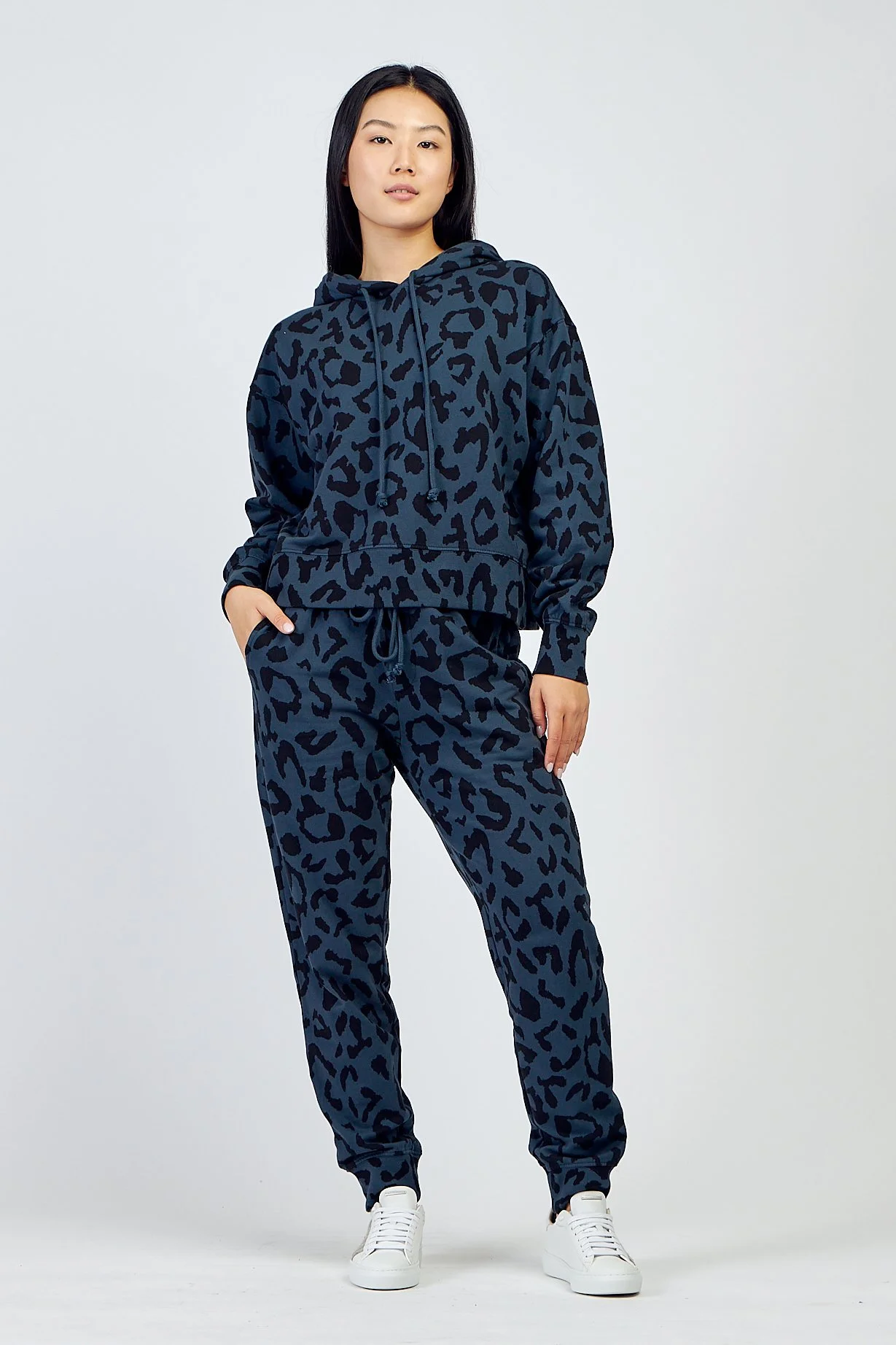 Velvet - 1911-0037 [910].jpg