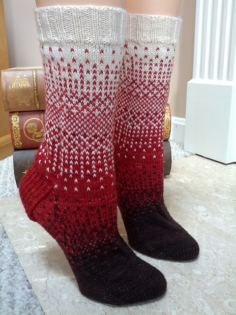 Pattern: Dither by General Hogbuffer ; Photo: knittymelissa
