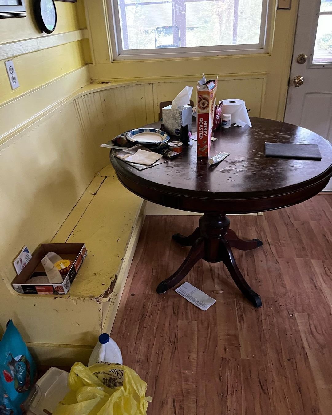 Kitchen Dining Area