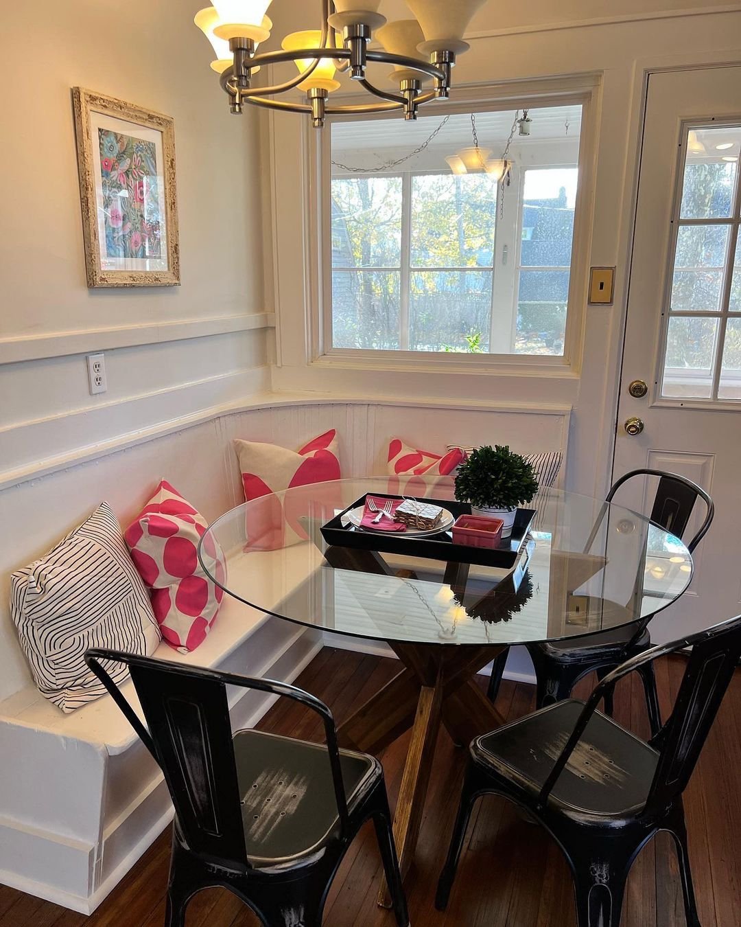 Kitchen Dining Area