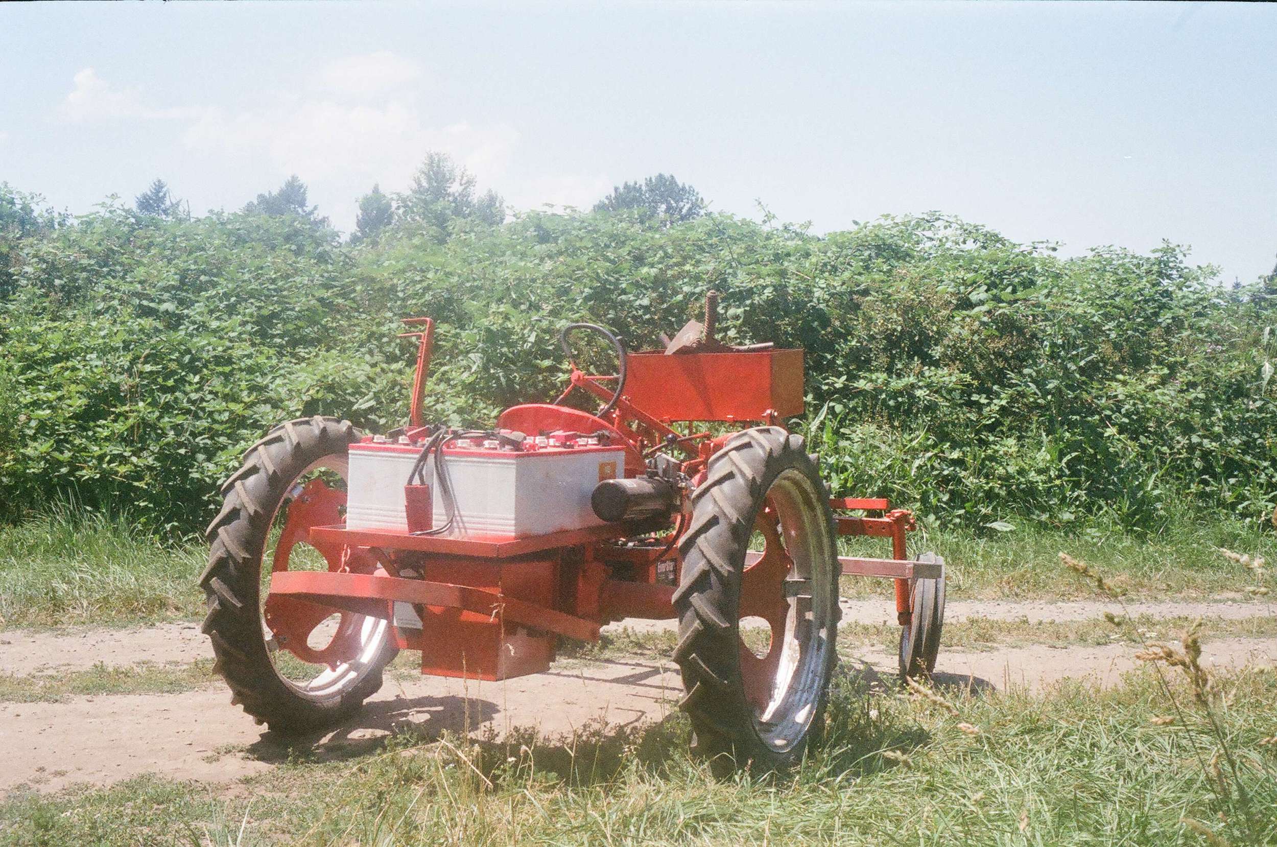  A 1950's era gas powered Allis Chalmers Model G has been converted to run off of a bank of batteries. 