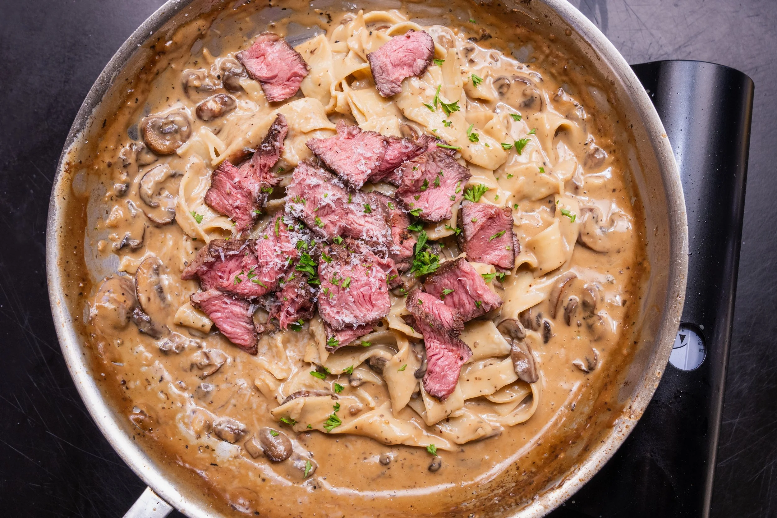 STEAK &amp; CREAMY MUSHROOM PASTA