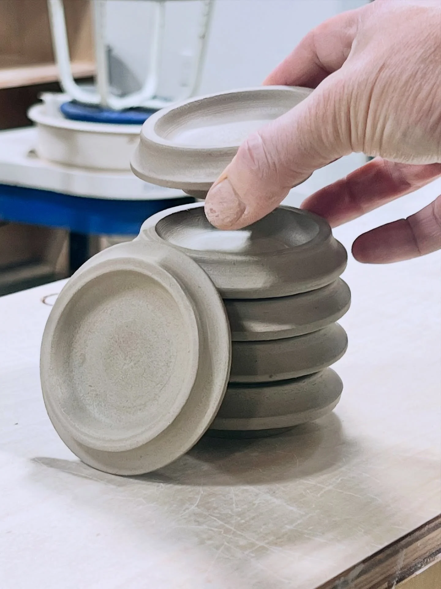 In progress tiny plates, medium plates and bowls for @singlethreadfarms new project The Selvedge. Just the start of many pieces for the English style inn located in Healdsburg, California. Happy to be working with their wonderful team on this assignm