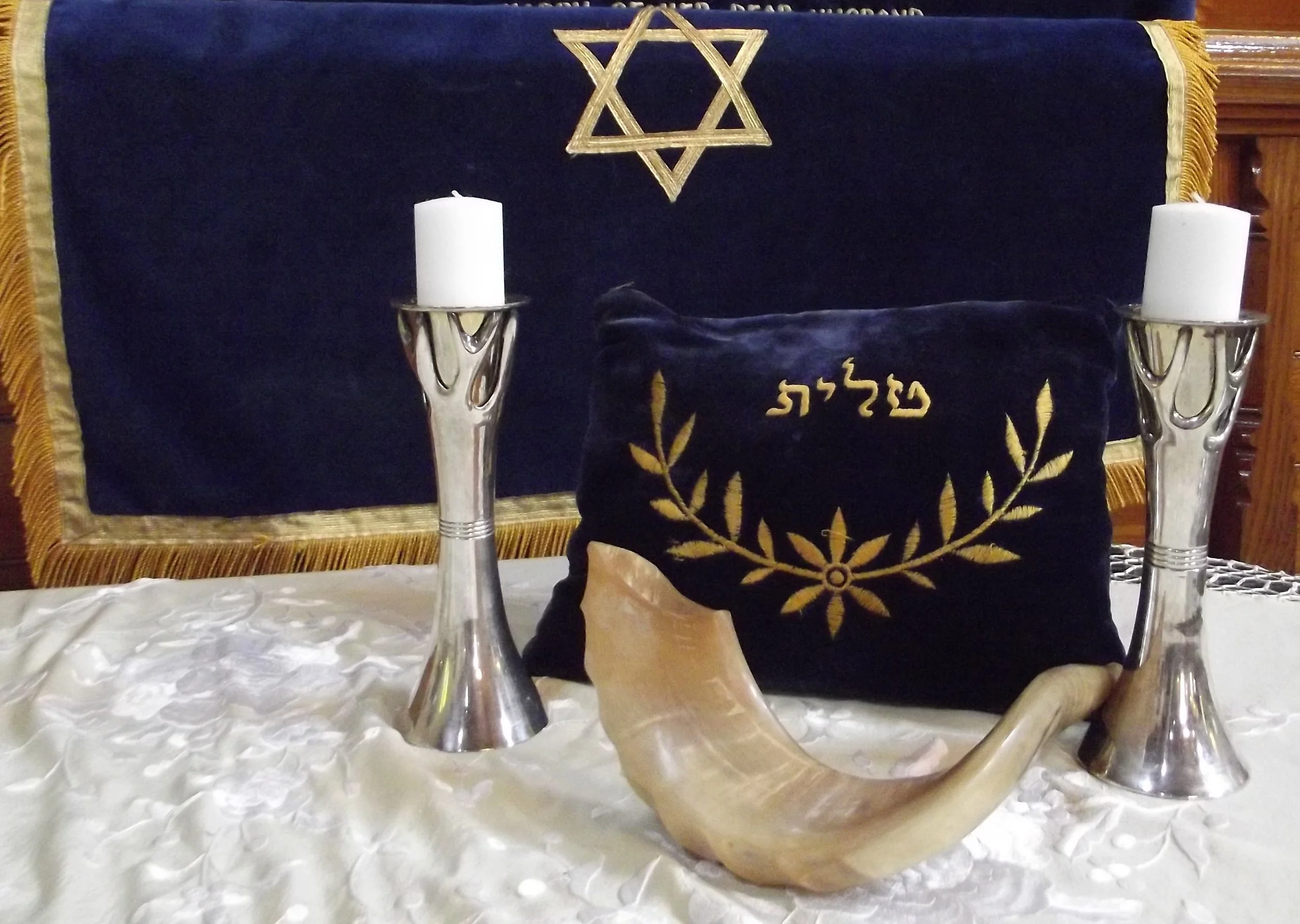 RH_Shofar with Candles.jpg