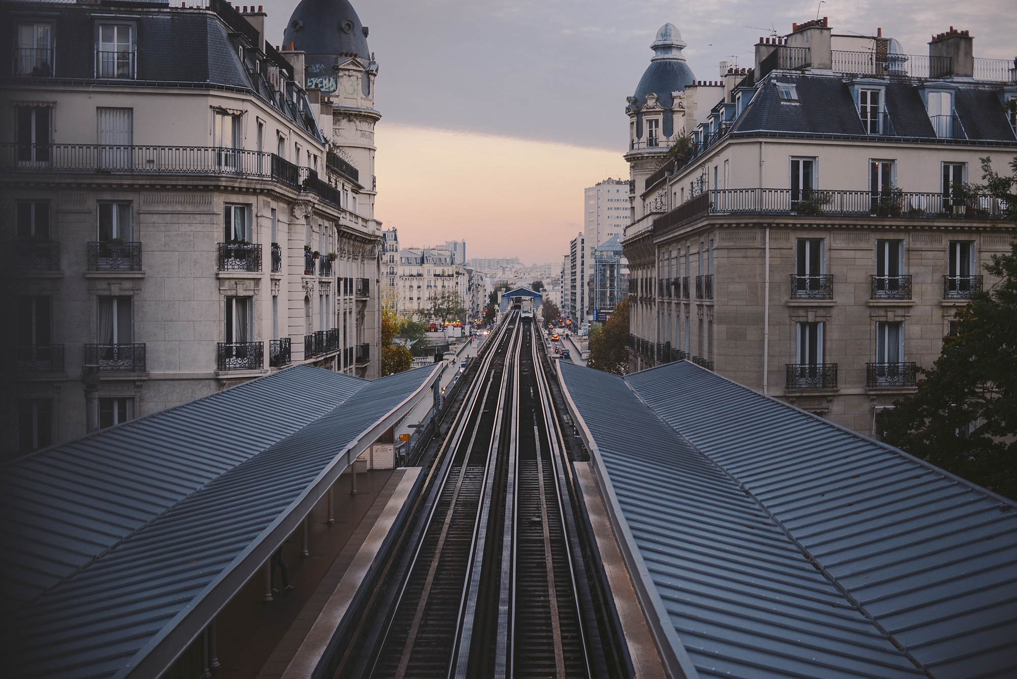 leading lines_paris overground.jpg