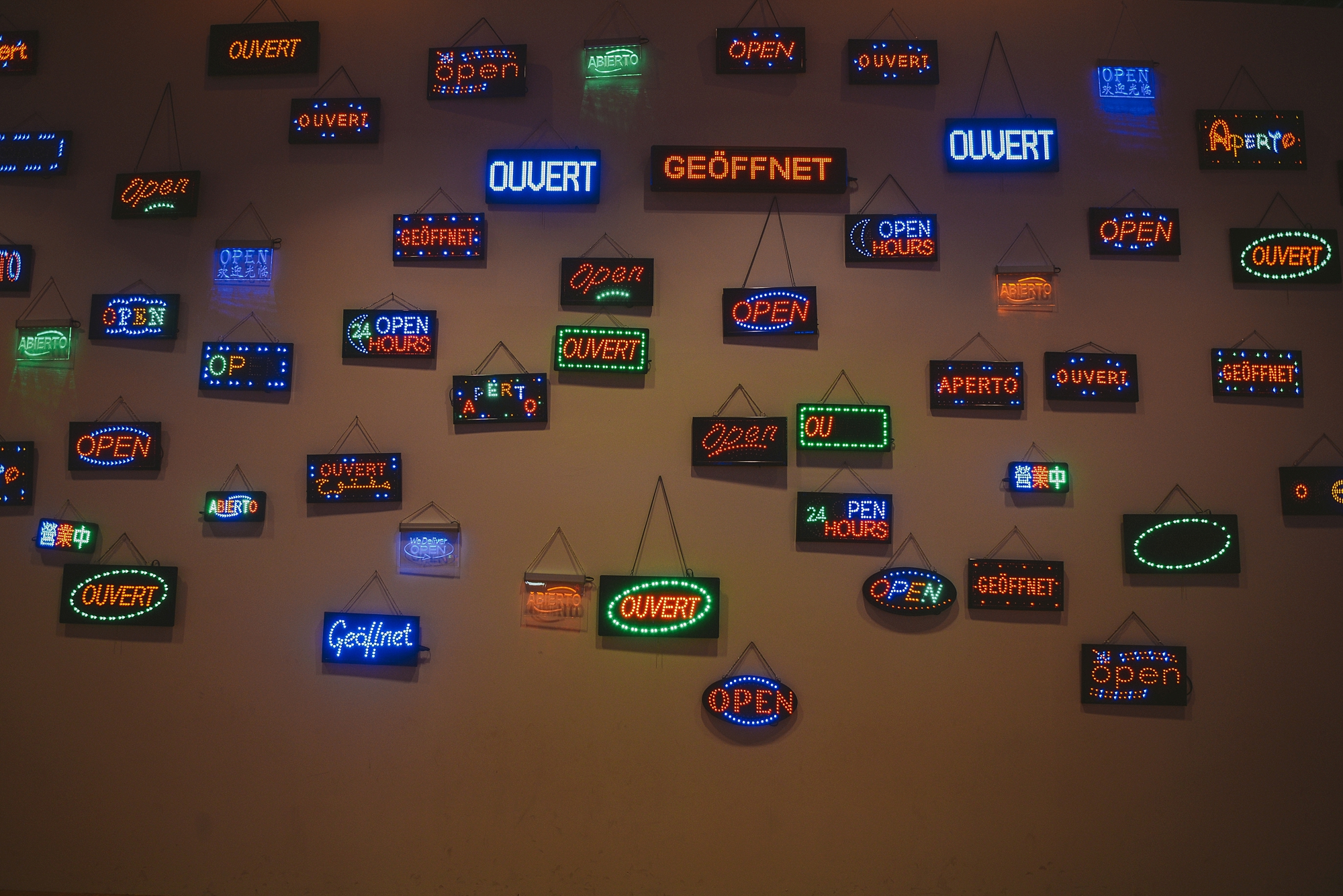 open signs in various languages_0026.jpg