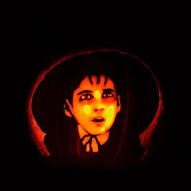 🎃 H  A  L  L  O  W  E  E  N 🎃

#lydiadeetz #winonaryder #beetlejuice #beetlejuicebeetlejuicebeetlejuice #halloween #halloween2017 #pumpkin #pumpkincarving #pumpkinmasters2017