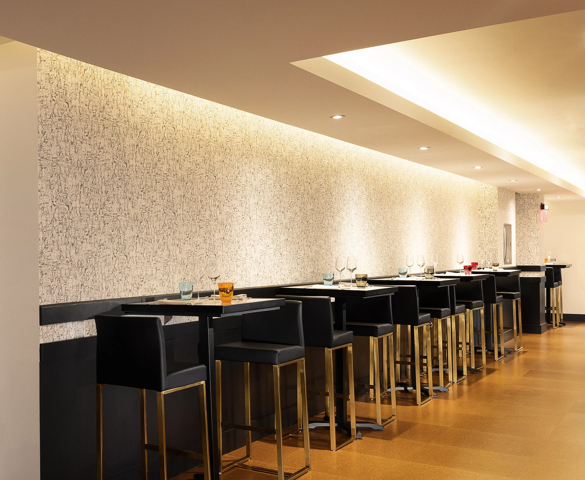 31_Bistro_Wide_Angle_Interior_Restautrant_Right 2.jpg