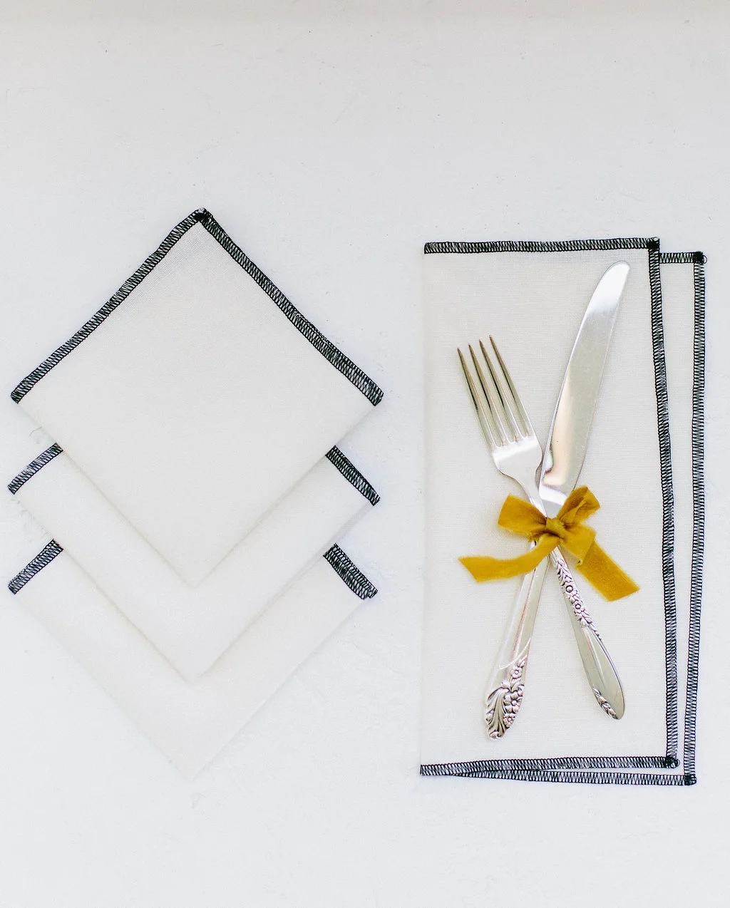 White and Black Casual Napkin Set