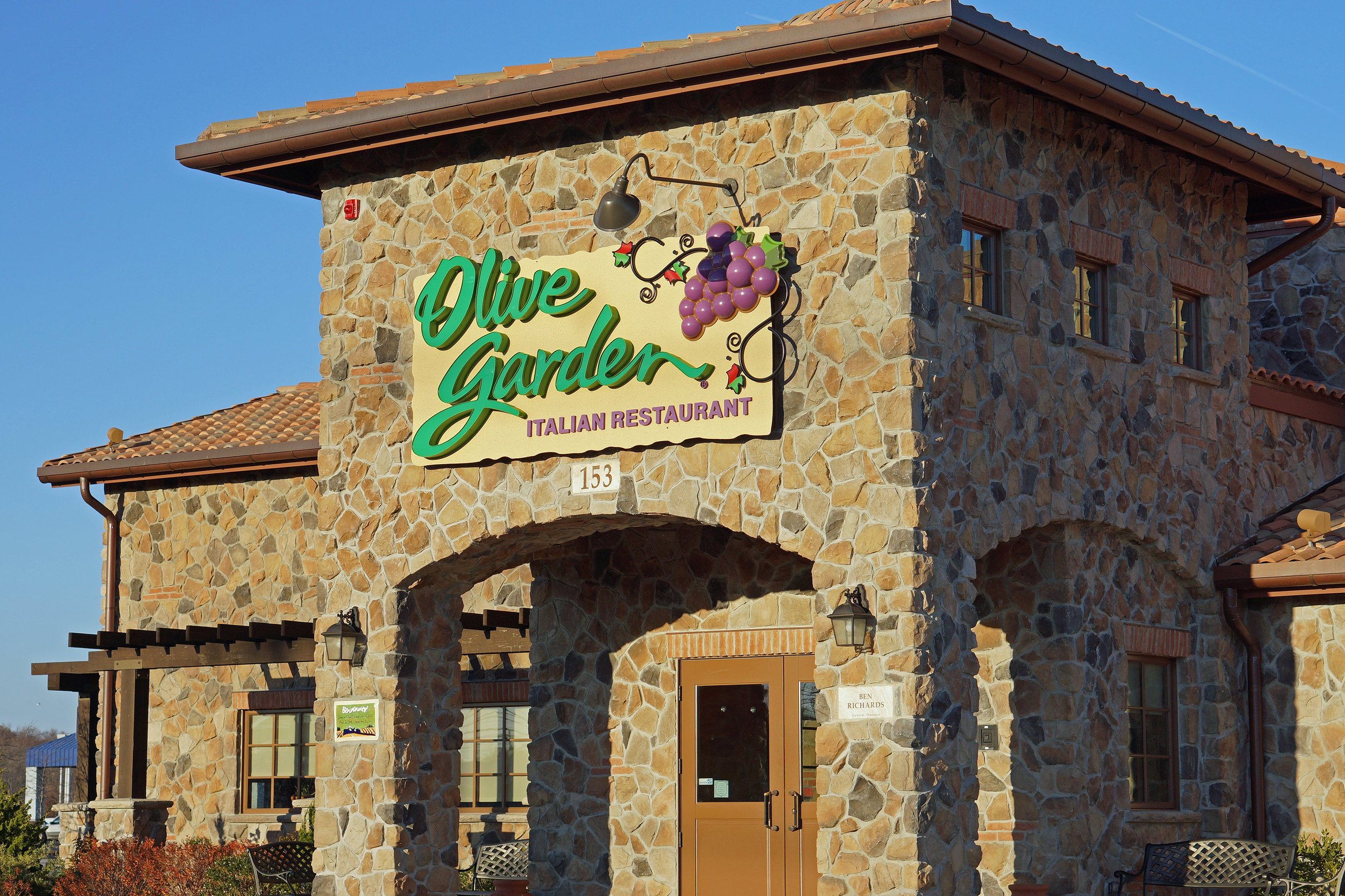 If you Google-image-search "Olive Garden," you'll find they all pretty much look like this