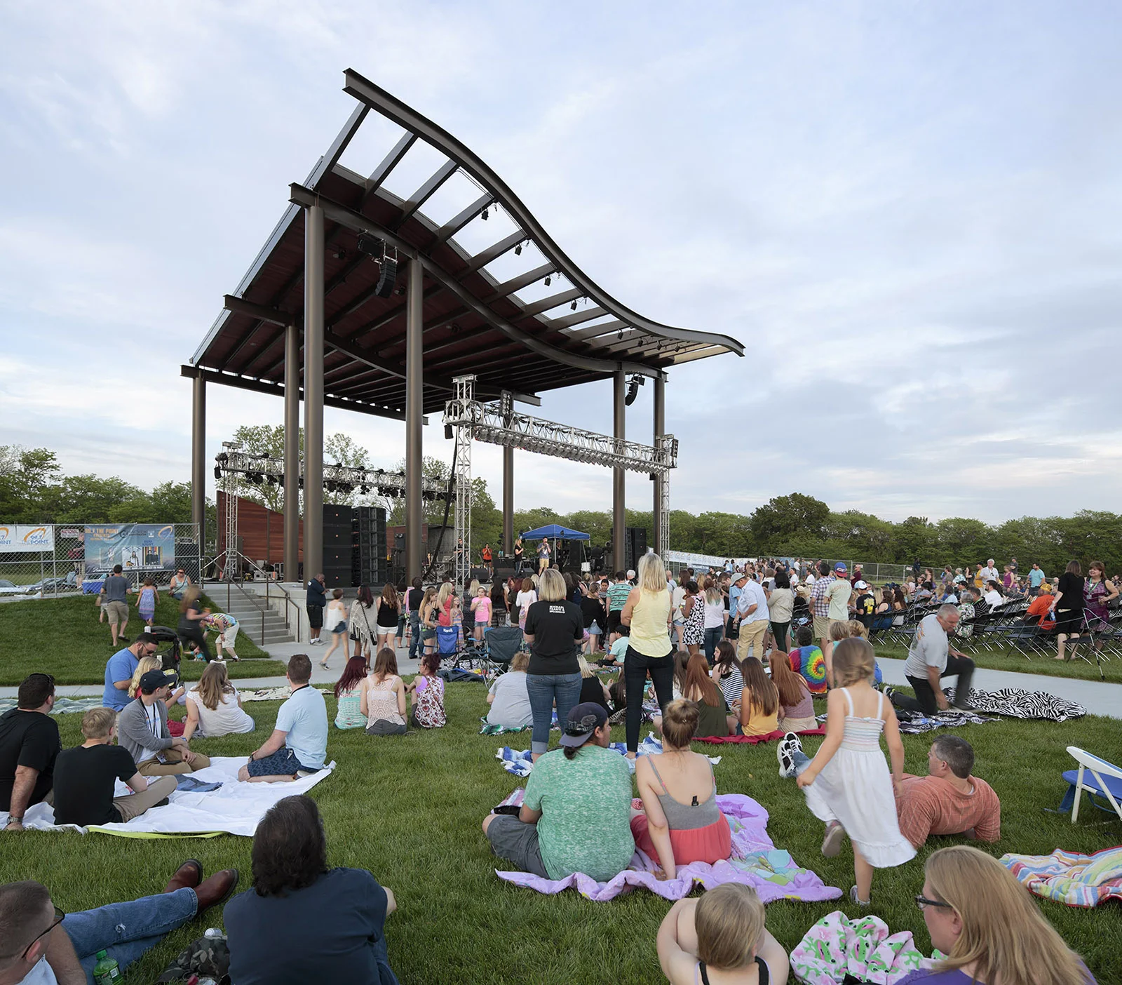 Meadowmere Park Playground & Amphitheater — Vireo
