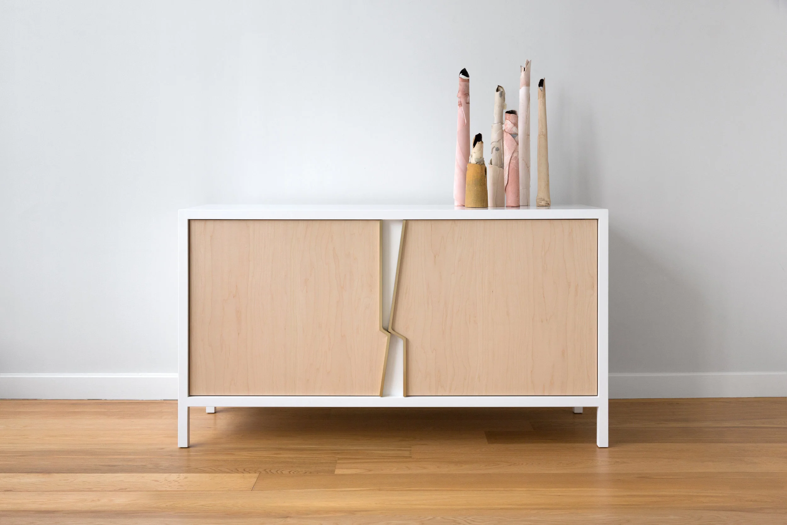 Halsey Fracture Cabinet in White Lacquer, Maple and Brass by Piet Houtenbos