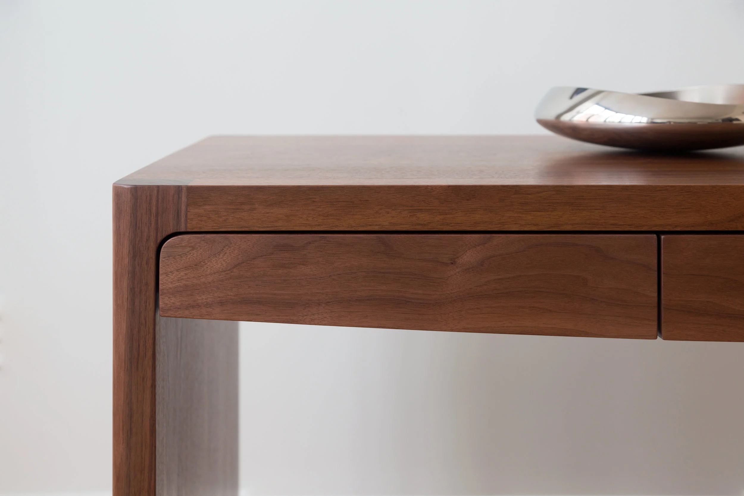 Fina Desk in Walnut