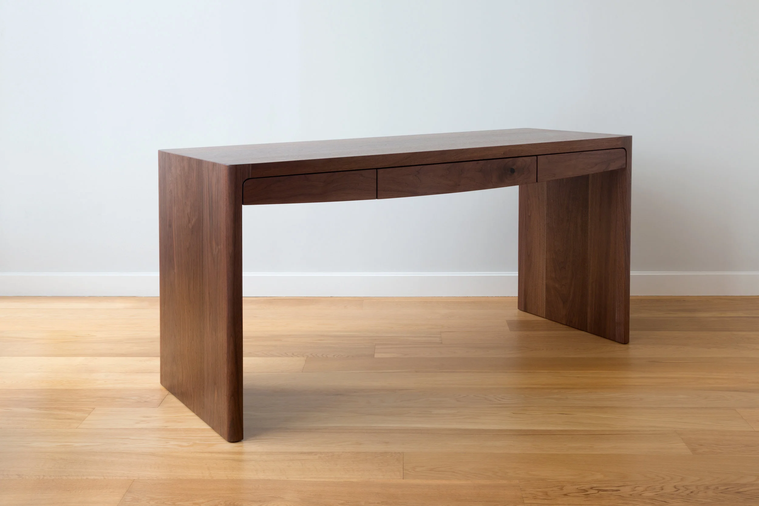 Fina Writing Desk in Walnut