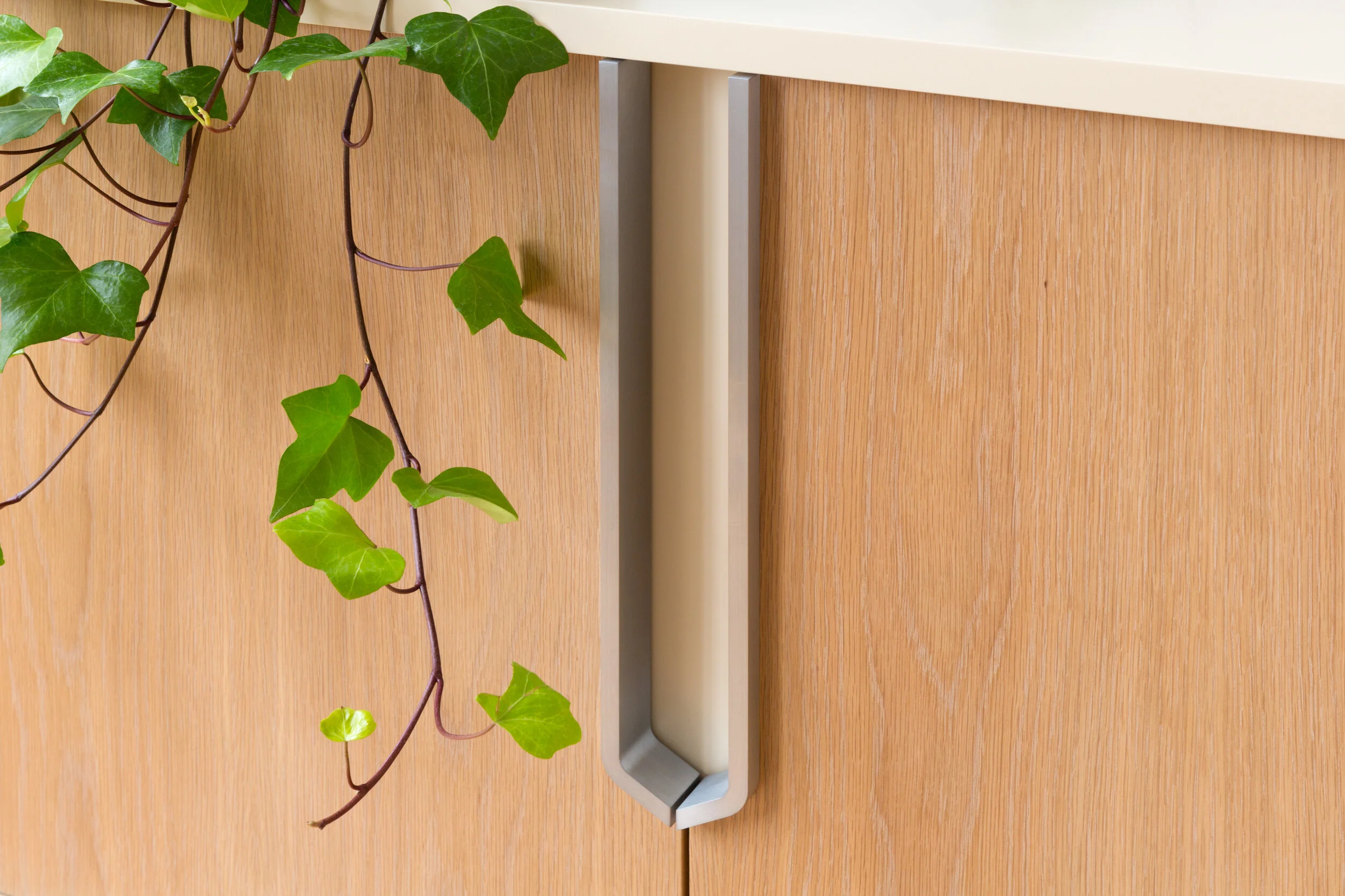 Halsey Prime Lacquered Credenza in Lacquer (Handles), White Oak, Aluminum