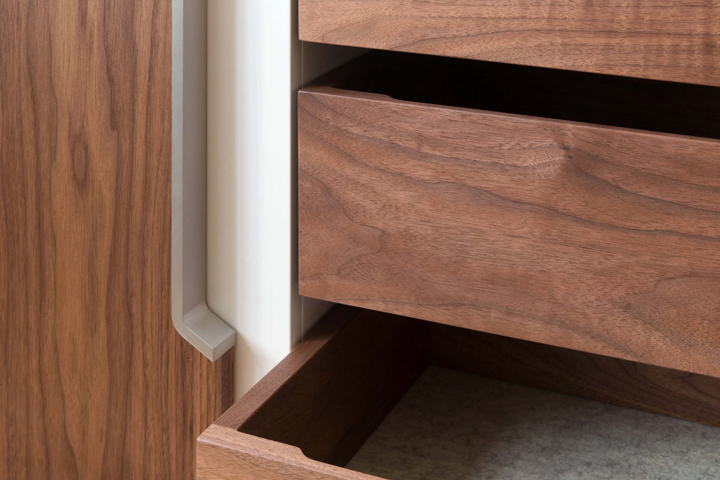 Halsey Prime Credenza in White Lacquer, Walnut with Brass Handles