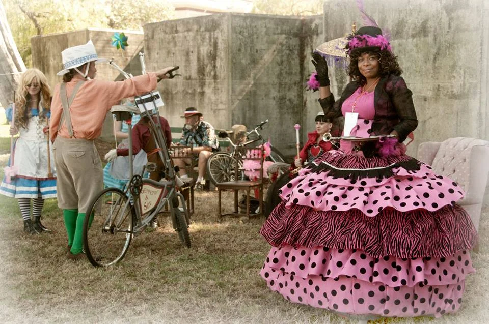 The Wonderland Judge, Sherry Prewitt, makes sure contestant, Michael Nelson, doesn't get lost!