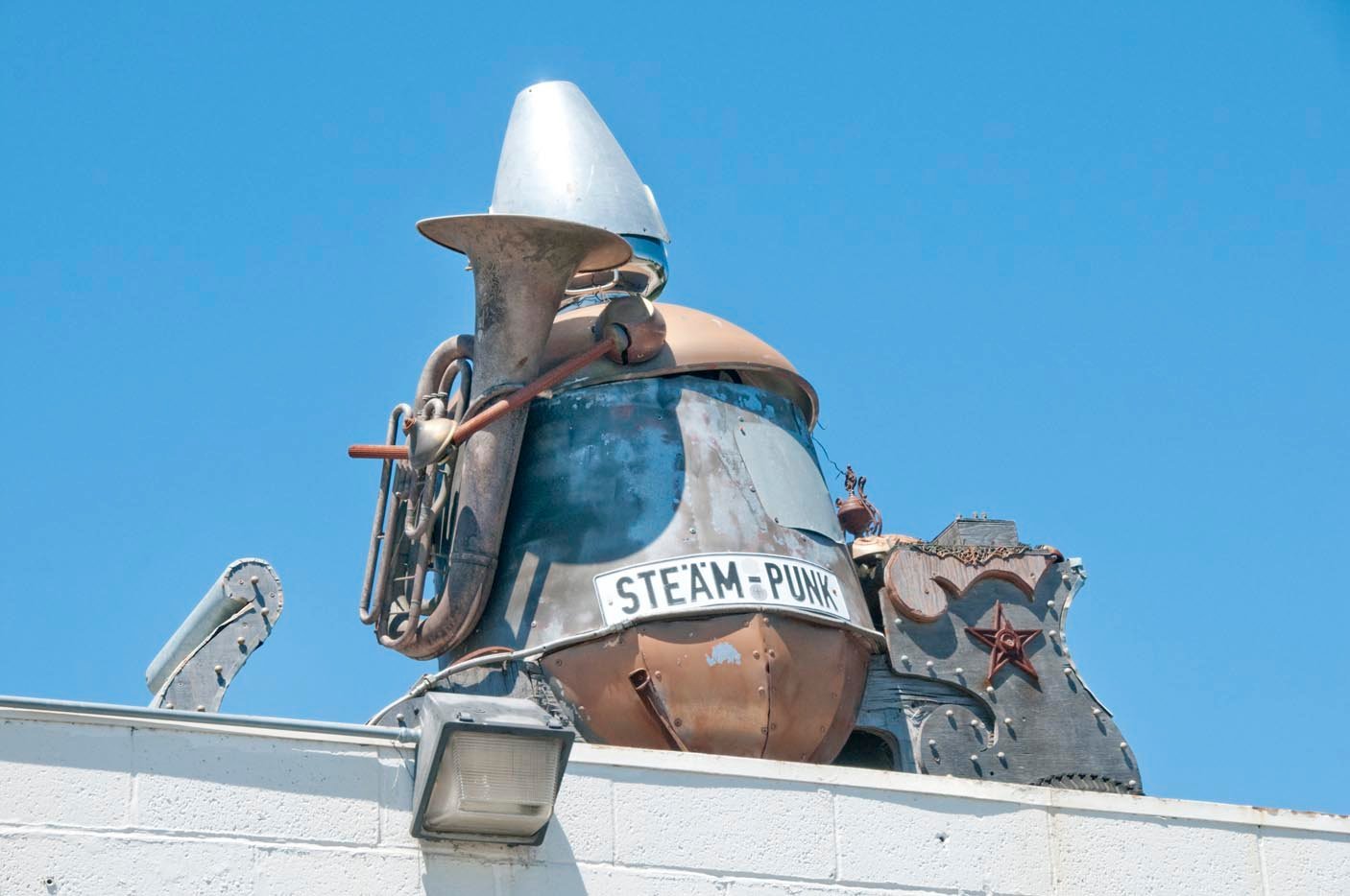 Roof steampunk robot.jpg