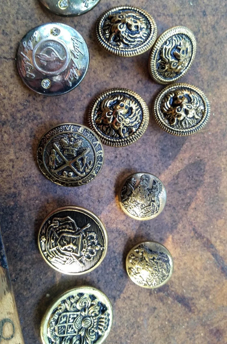 buttons military.jpg