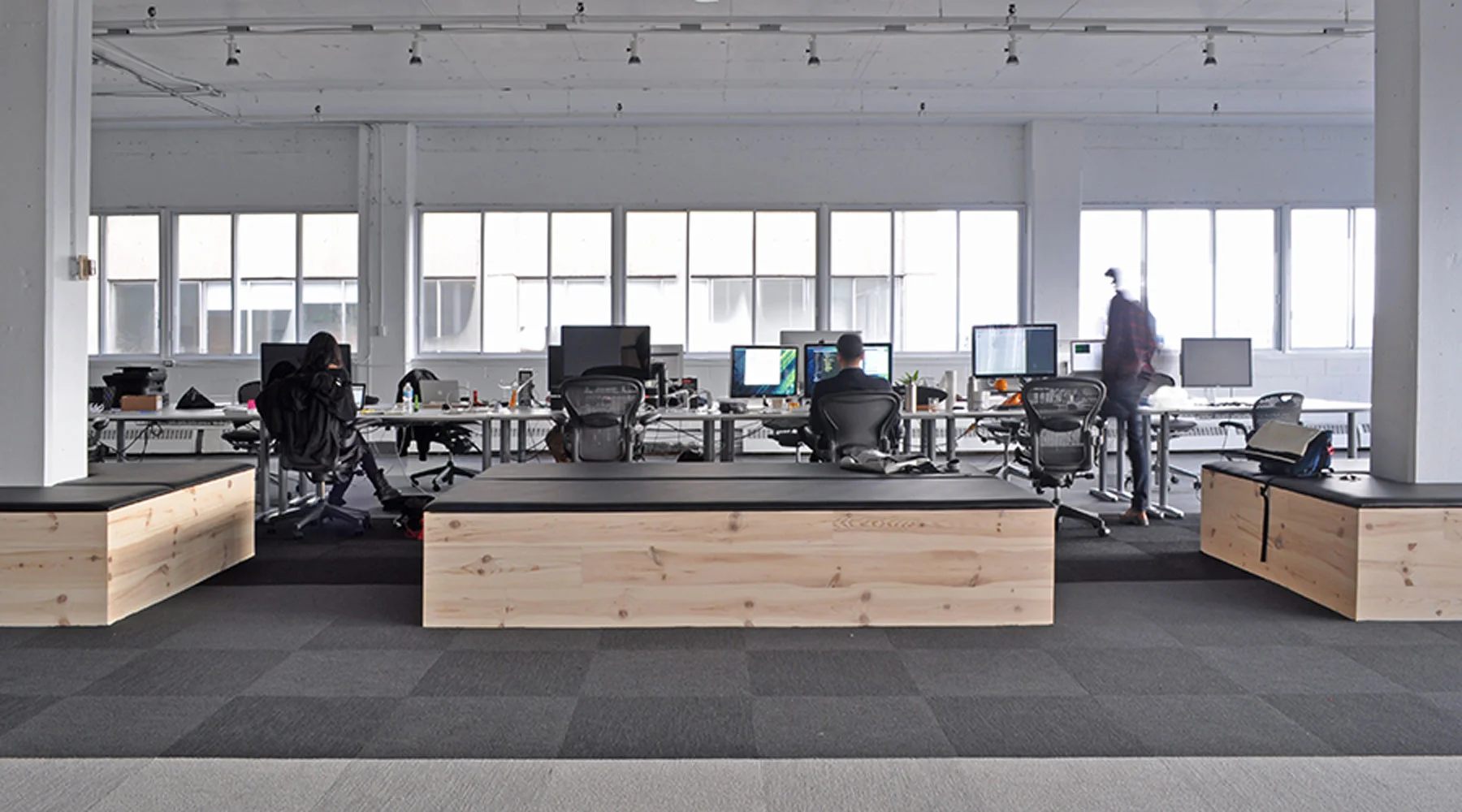 BUSBUD / OFFICE / PHOTOS BY ANDREW BUDYK