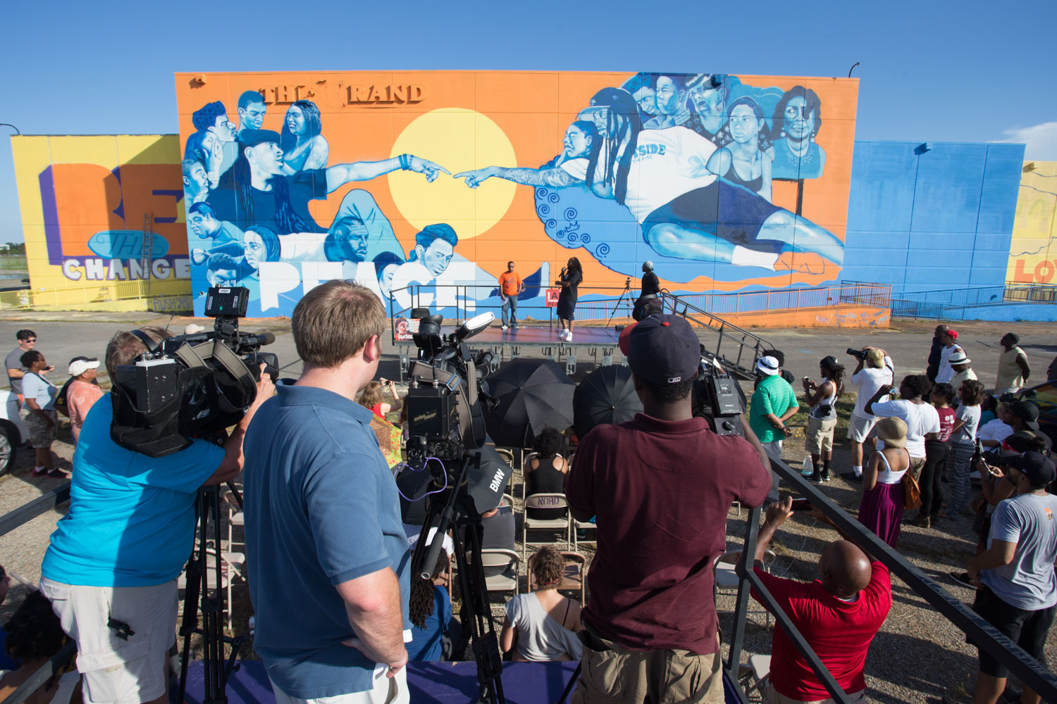 Press day unveil for the "Peace Wall" by local artist Brandan "Bmike" Odums. Client: RUSH Card/LaundryService