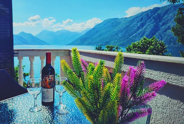 Dear Sun🌞, tnx for paying us a visit 🙏 #enjoythesun #views #apartmentsforrent #kotorbay #dobrota #villapm #villapmcom #montenegrovibes #lovemontenegro #travelholic #travelphotography #beautifuldestinations #vacationgoals #beautifulhotels #airbnbreview #superhostairbnb #bookingcom #guestreviewreward #guestsloveus #funinmontenegro #insta_montenegro #triptomontenegro #beachphotograhy #beachfront