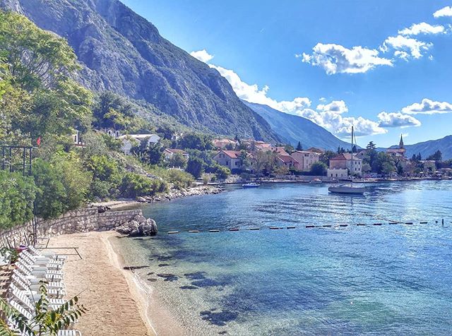 We still have an amazing weather here in Kotor! ☀ Hands up who fancies a swim✋ #villapm #villapmcom #kotorbay #kotor #doorstepswim #dobrota #sundayfunday #enjoythesun #lovefromdobrota #montenegrolandscape #nature #vacationgoals #vacationinmontenegro #travelphotography #beachview #beautifuldestinations #beautifulhotels #apartmentwithseaview #apartmentsforrent #airbnb #bookingcom @airbnb @airbnbreview @bookingcom