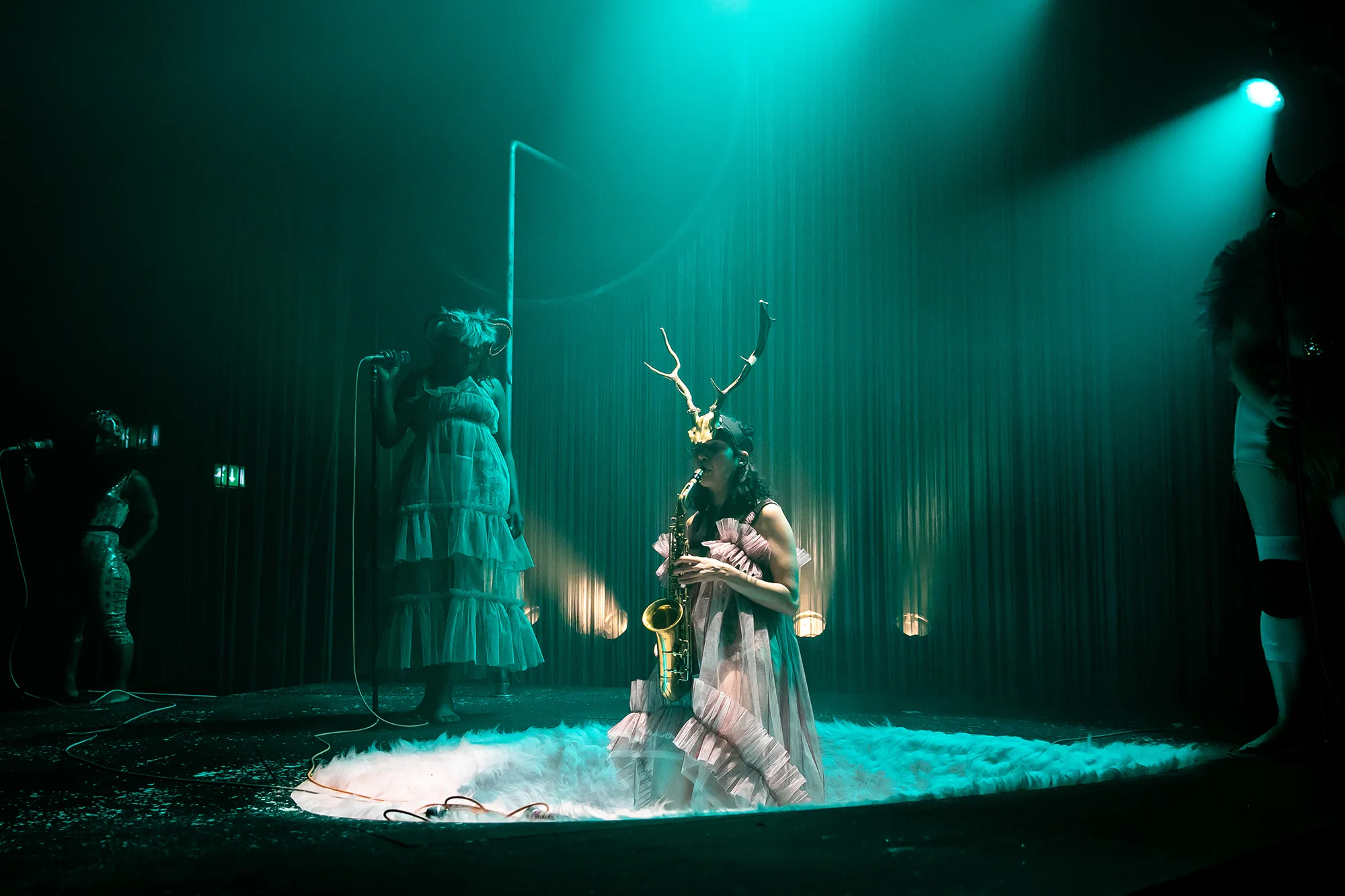 112818TOR777RoyalCourtHoleProduction091.jpg