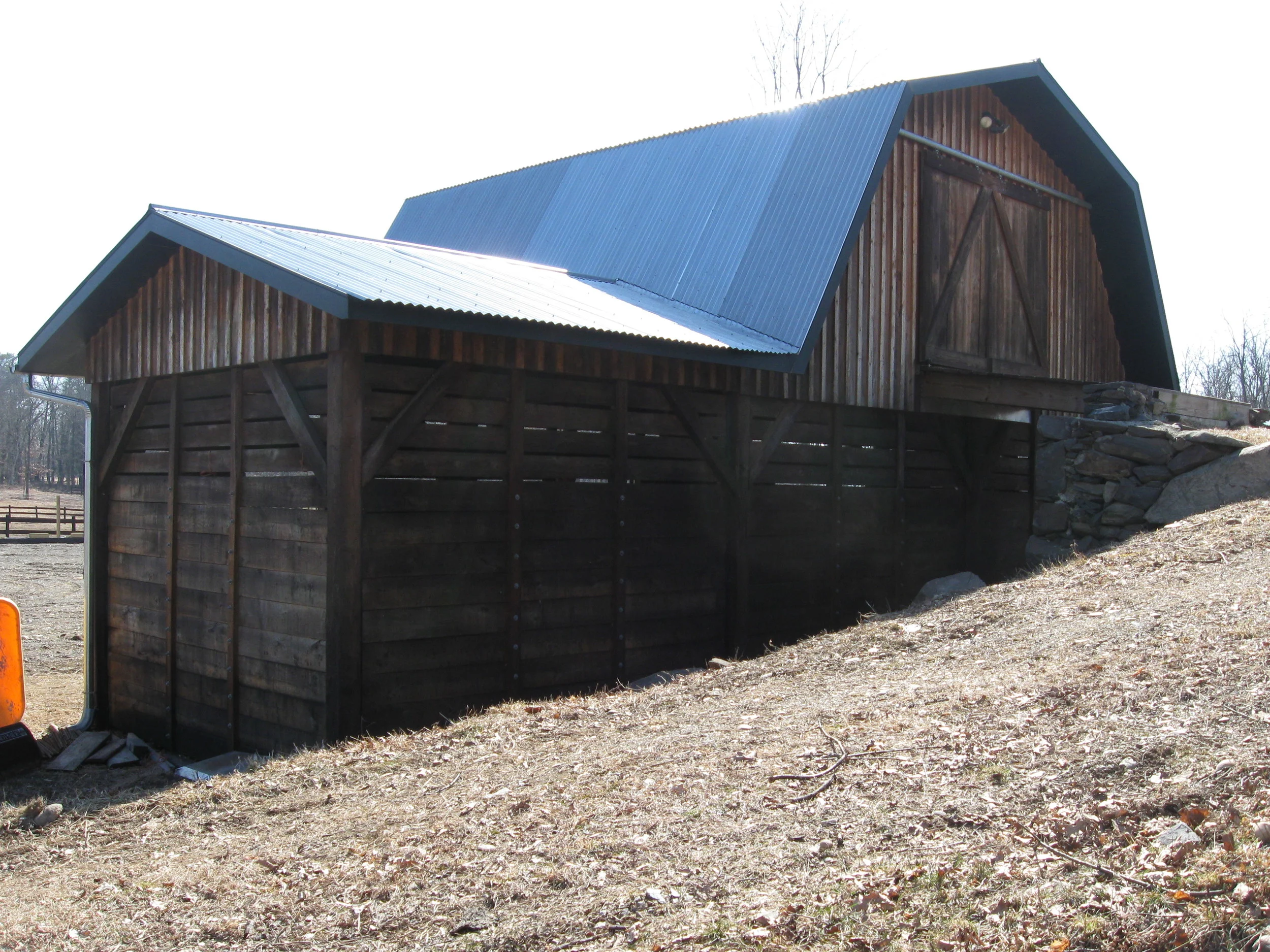  Rear ramp&nbsp;allows&nbsp;vehicular access to the hay loft for easy of loading.&nbsp; 