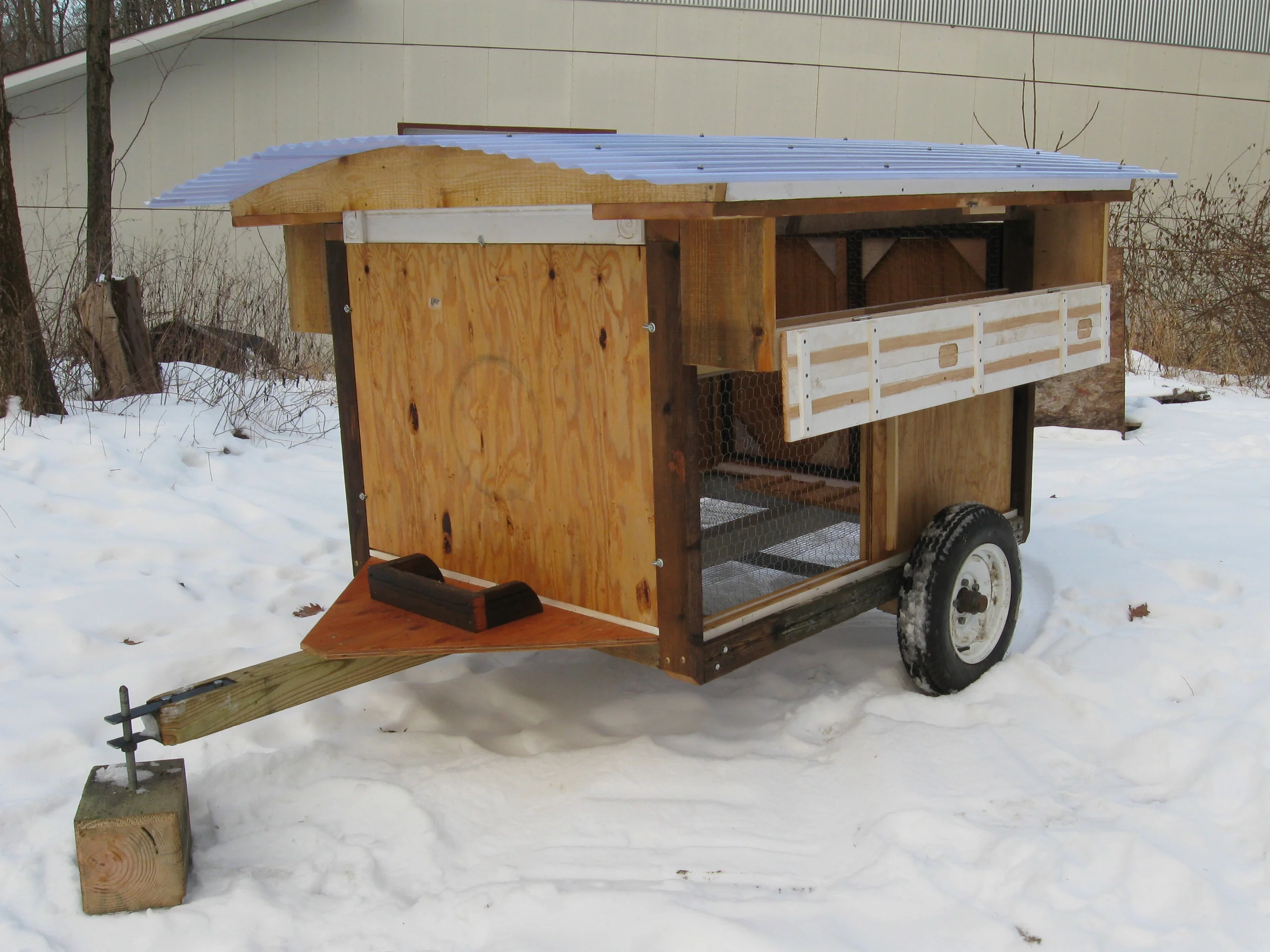  Panels reguated the amount of elemental protection or ventilation as required. 