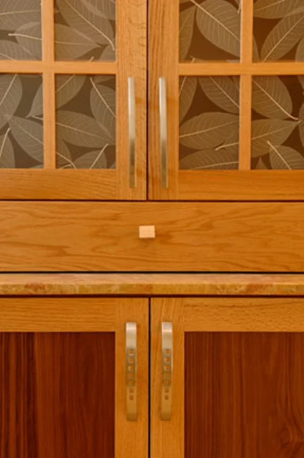 CABINET DETAIL 6Olanoff.small.JPG