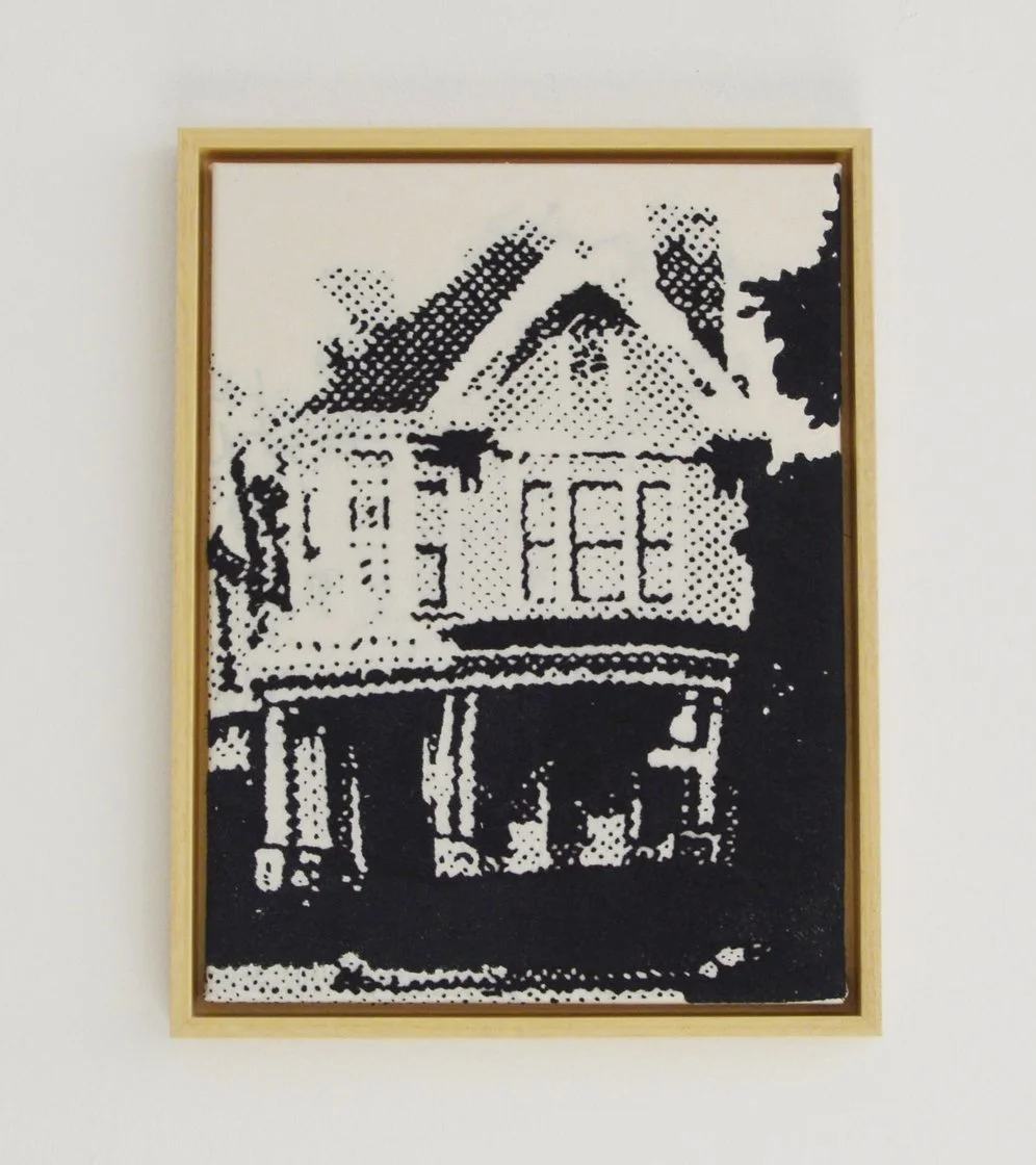 Small House - Handstickerei und Maschinenstickerei auf Nessel, 30 x 40 cm, 2023