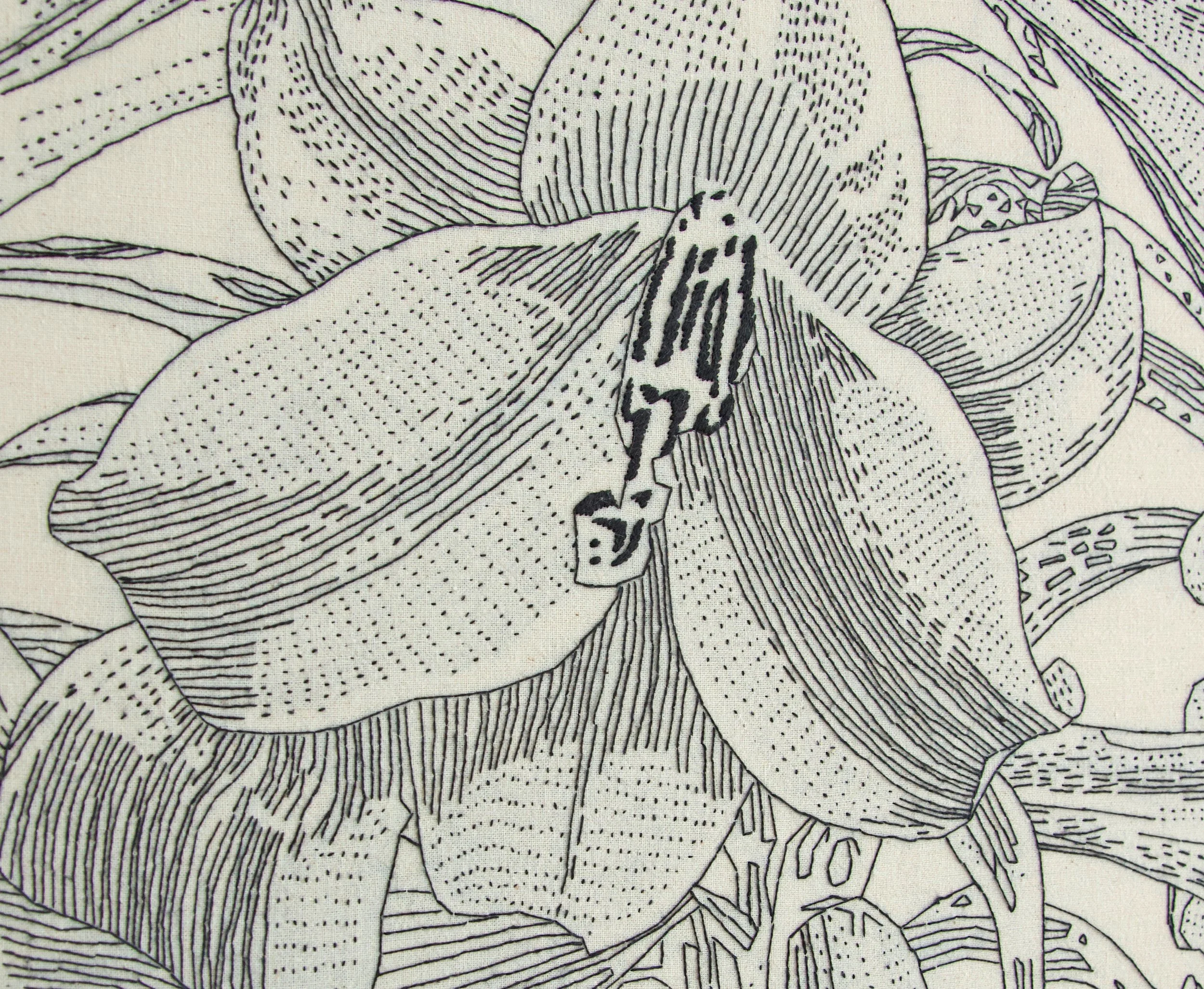 Schwarz-weiß Zeichnung einer Blume mit großen Blütenblättern.