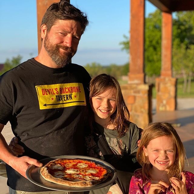 You can take the chef out of the restaurant but . . . 
@pizzeriasorellina @apisrestaurant @cheftaylorhall 
#austinfoodie #atx #pizza #austinfoodstagram #austintexas #austin360 #austin360eats #pizzeria #pizzeriasorellina