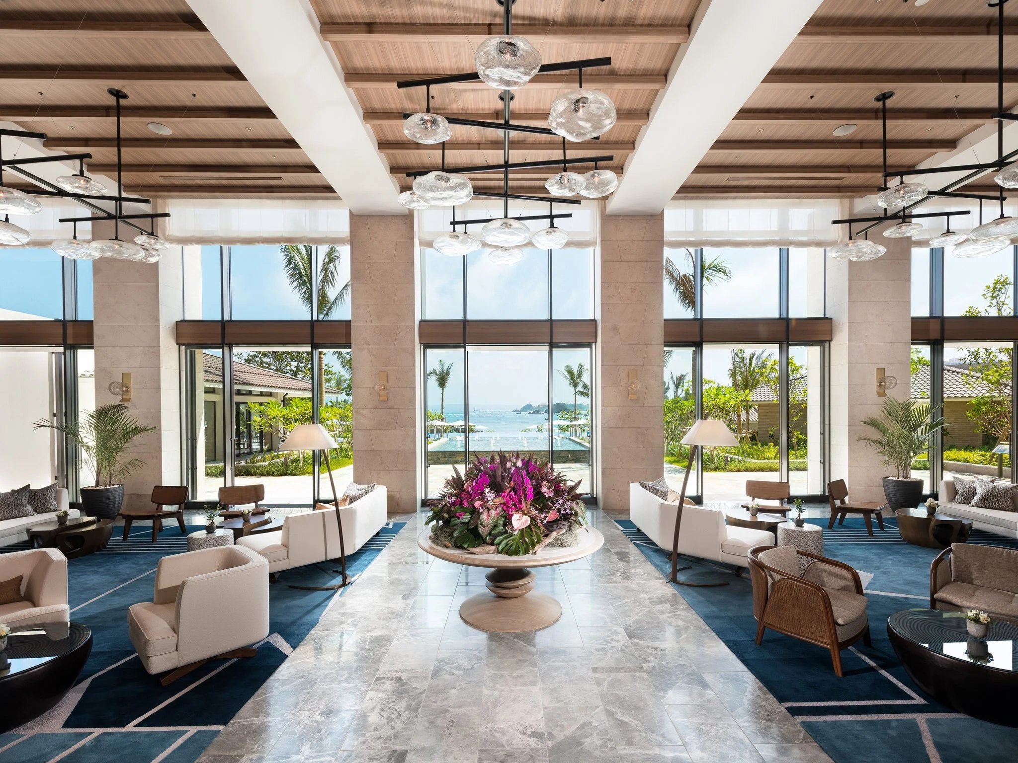 Beach_Front_Lobby_01_2_S.jpg