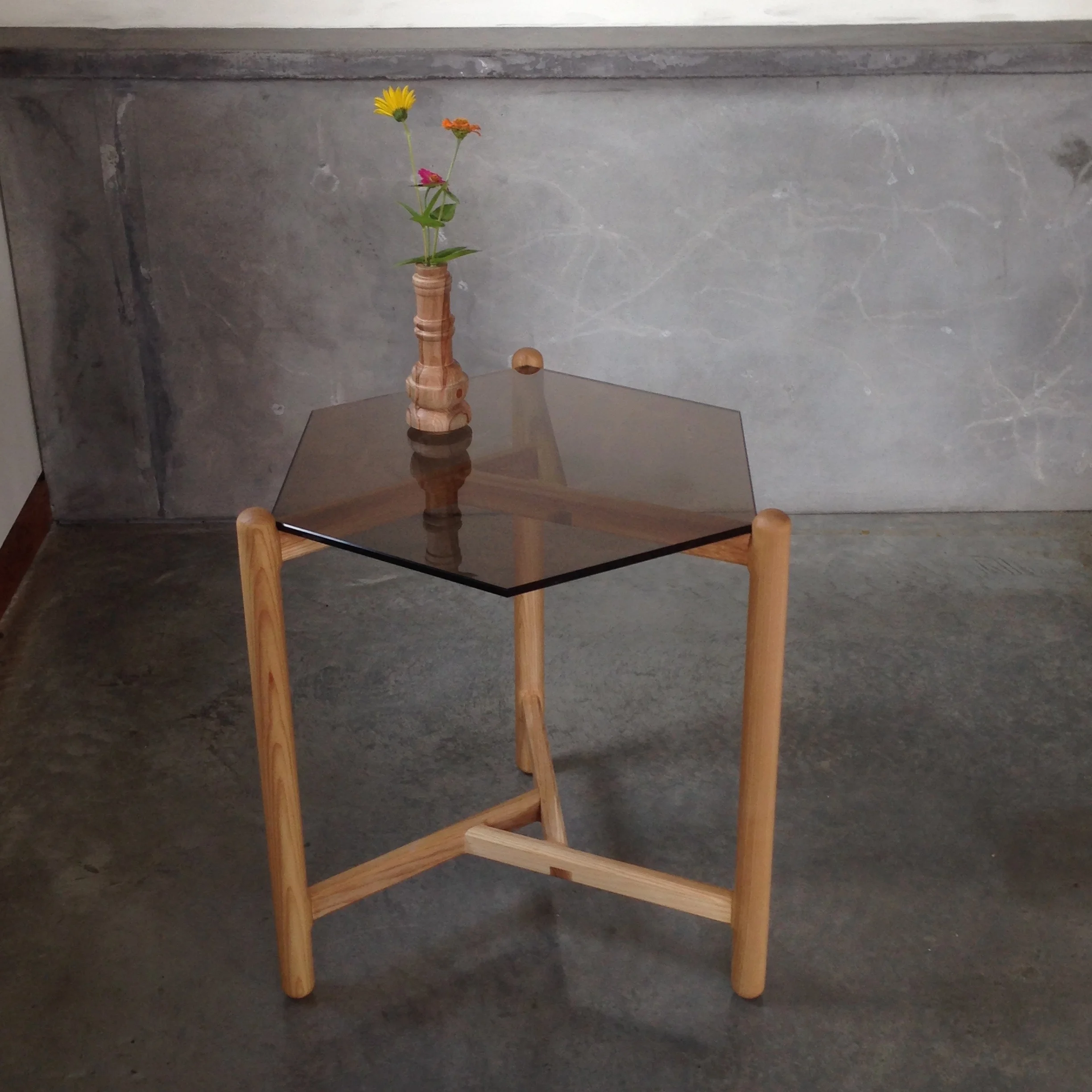 Ash with Bronze Glass (24"Ø)
