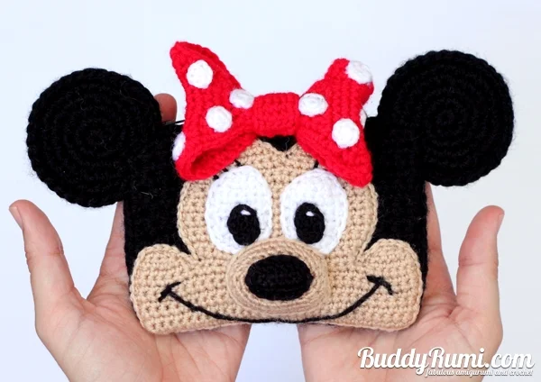 Minnie and Mickey crochet wallet