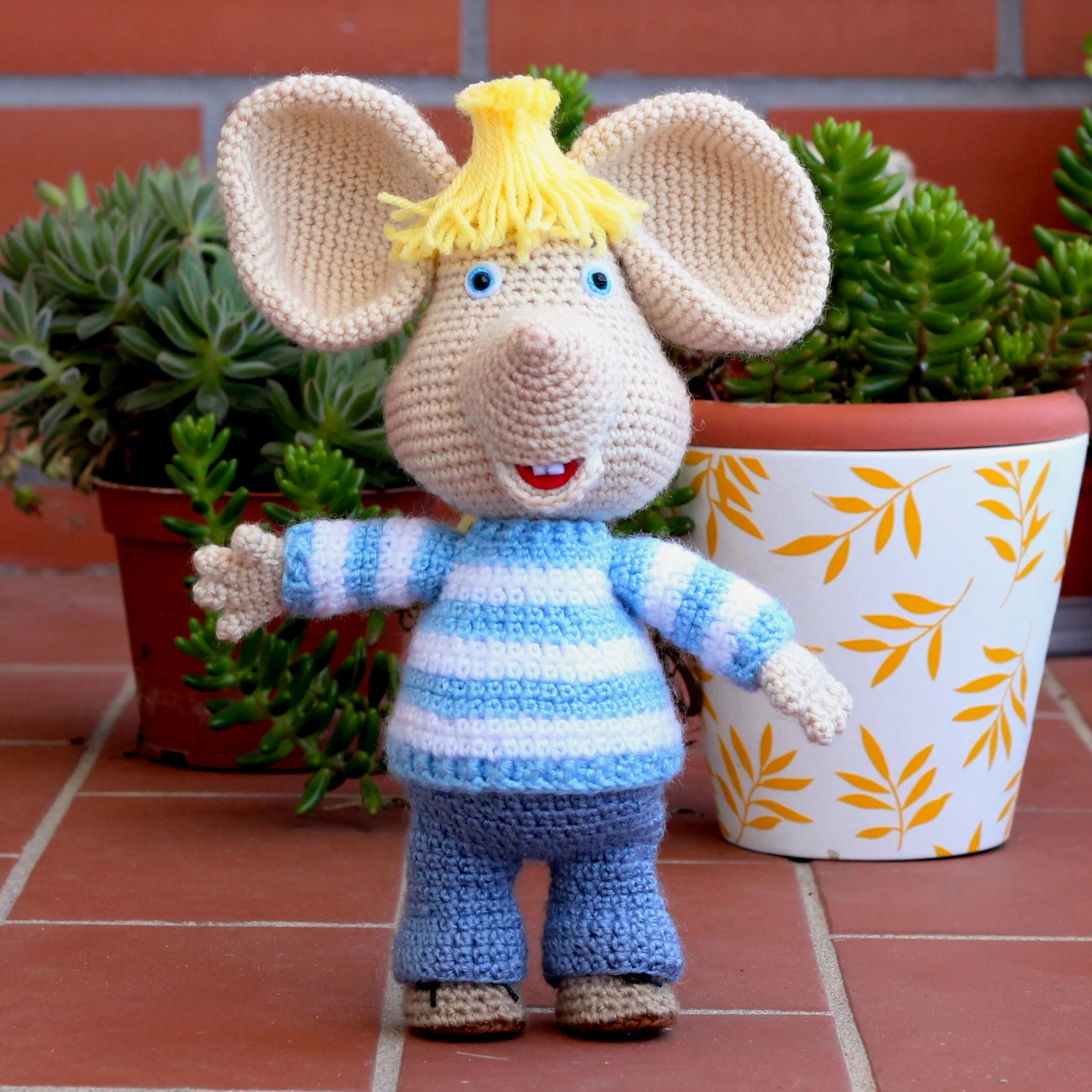 Topo Gigio crochet doll