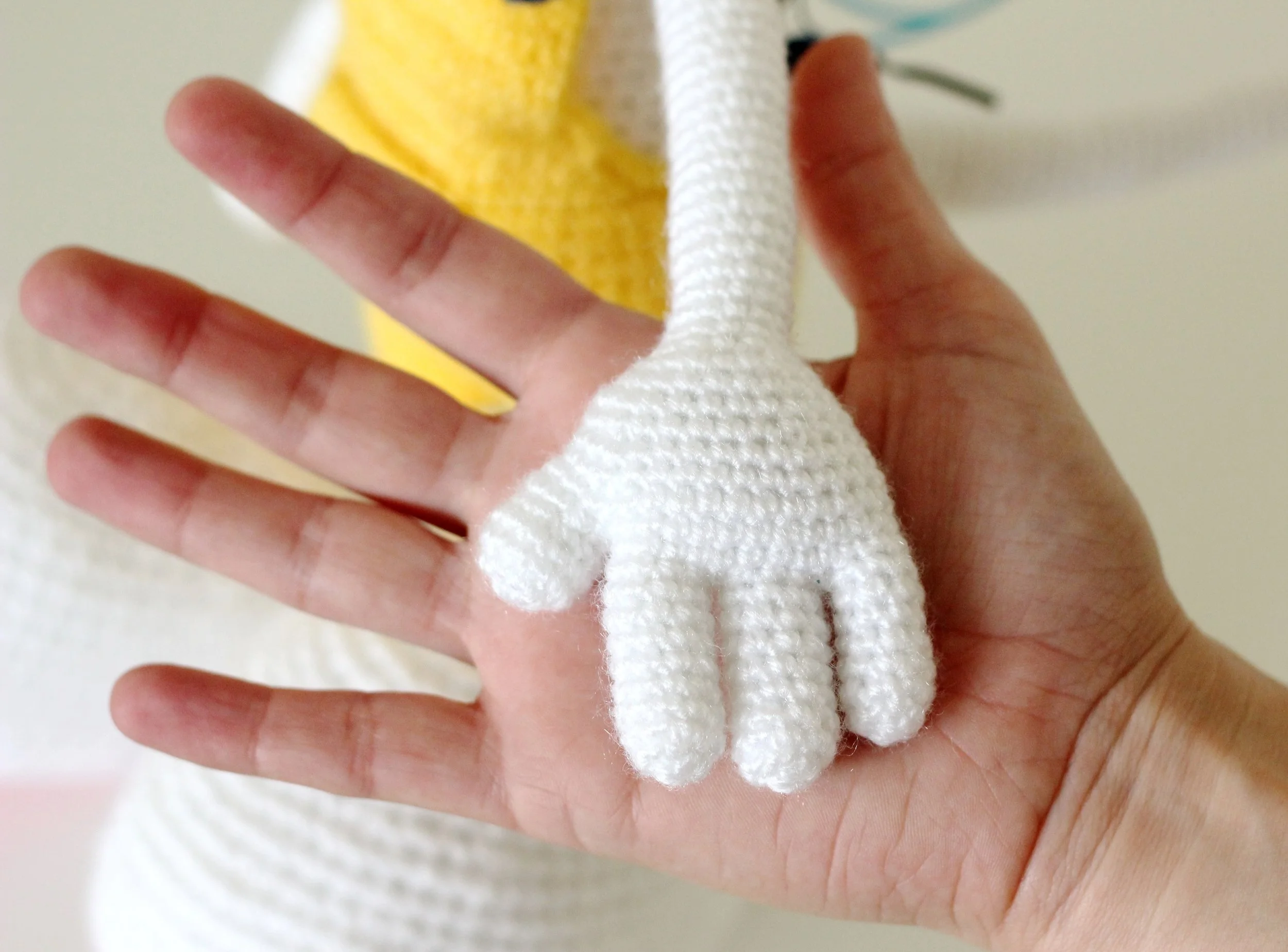 Diddl crochet hand.jpg